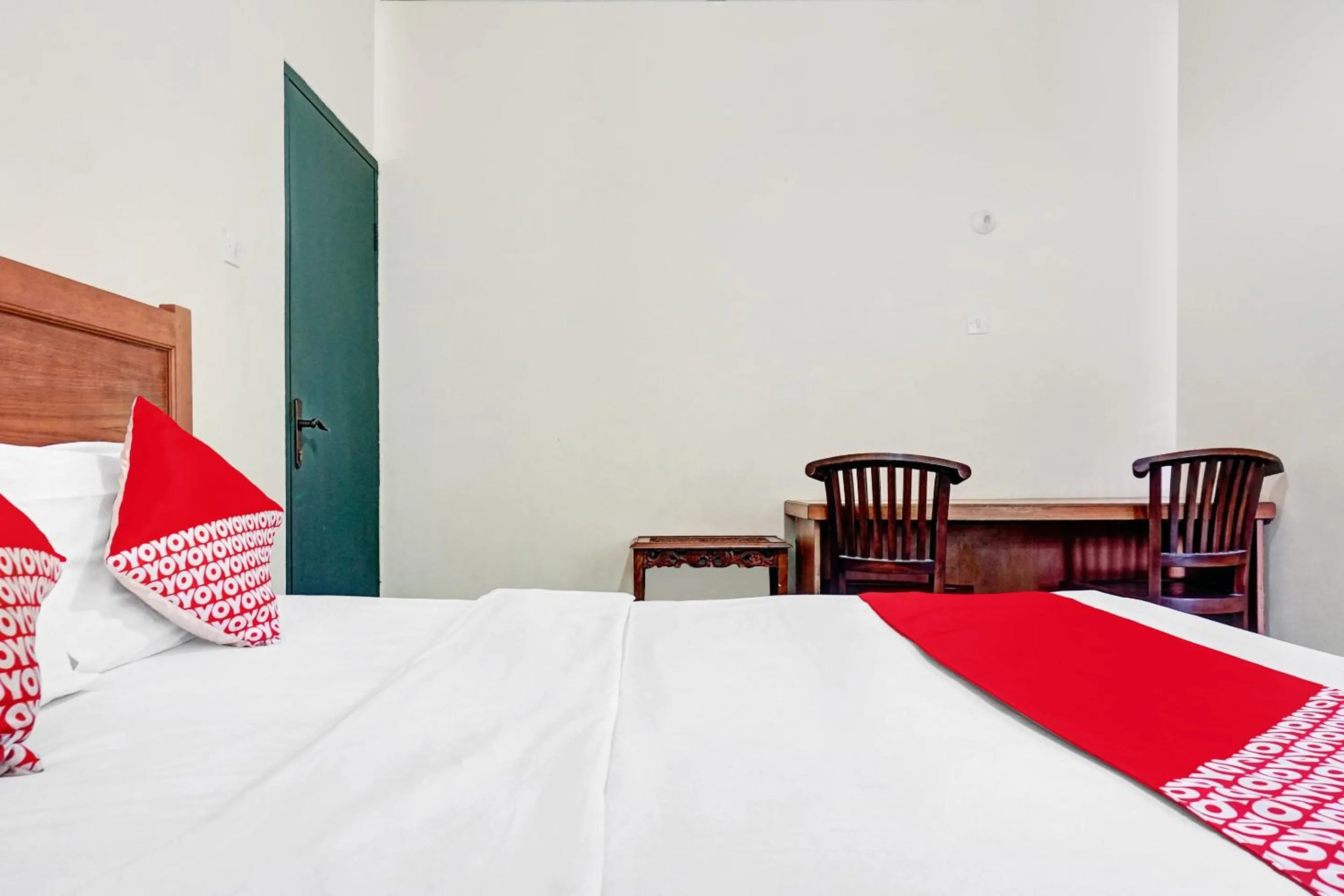 Bedroom, Bed in Hotel O 90596 Hotel Griya Astoeti