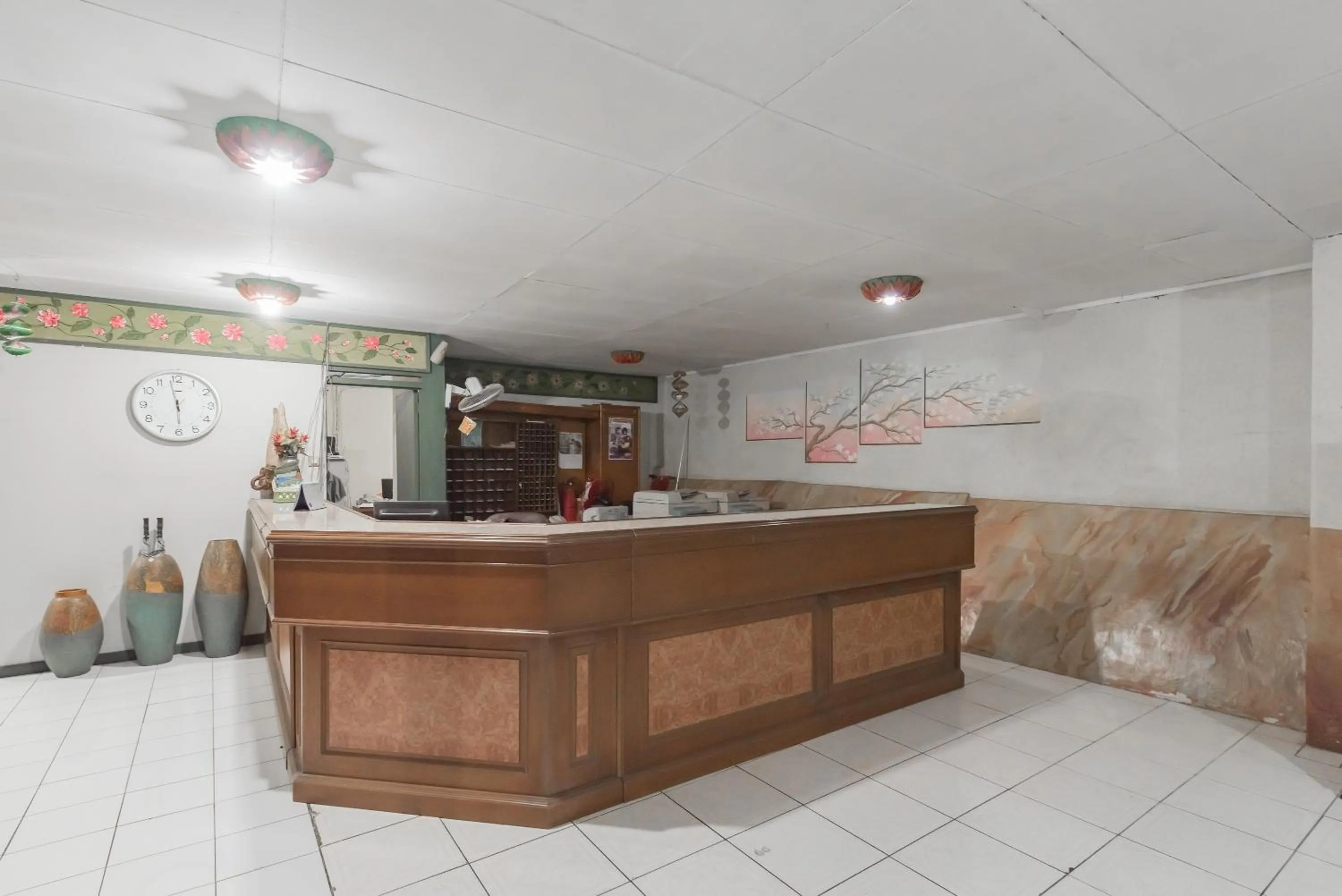 Lobby or reception in RedDoorz Plus At Hotel Griya Astoeti