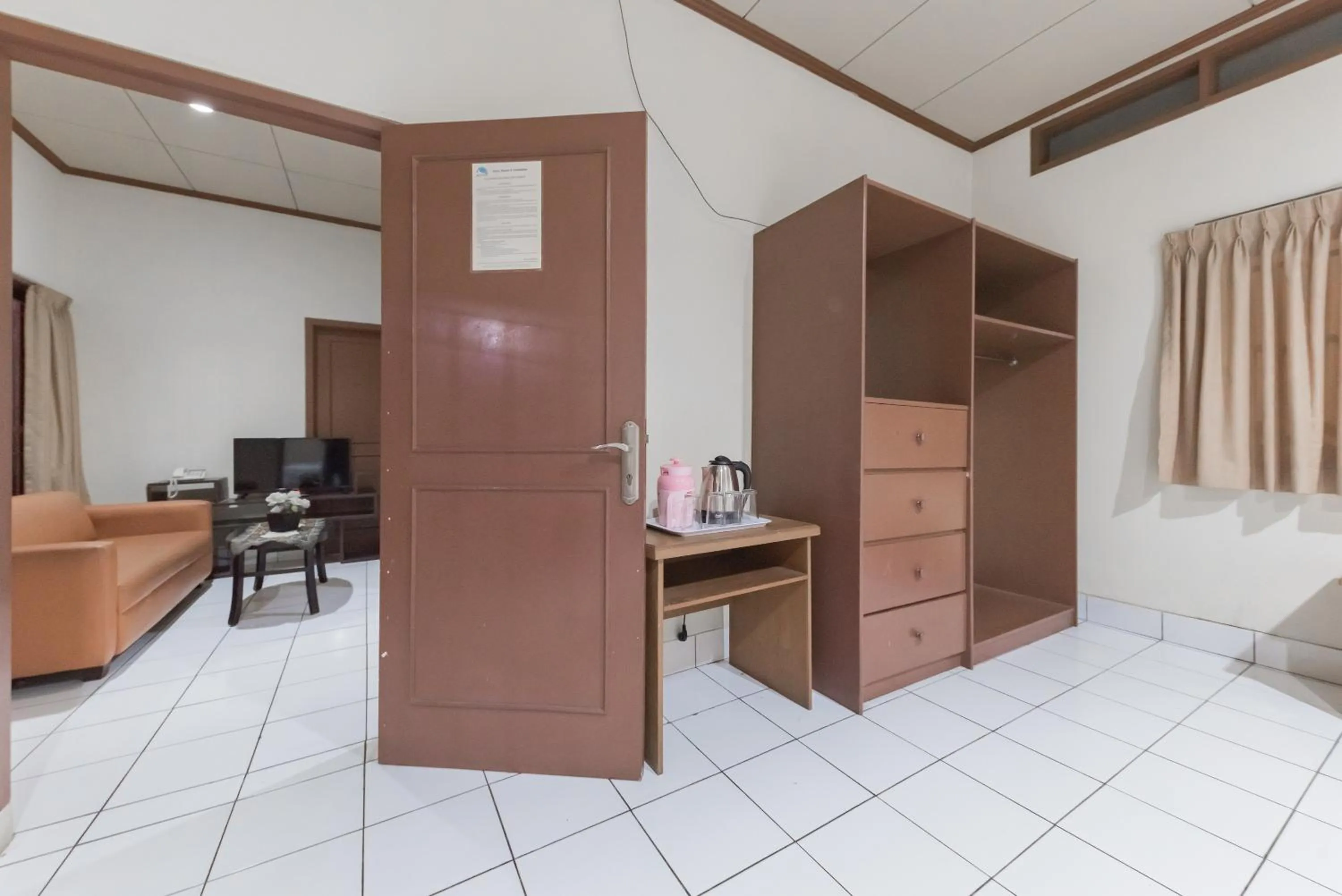 Bedroom, Bed in RedDoorz Plus At Hotel Griya Astoeti