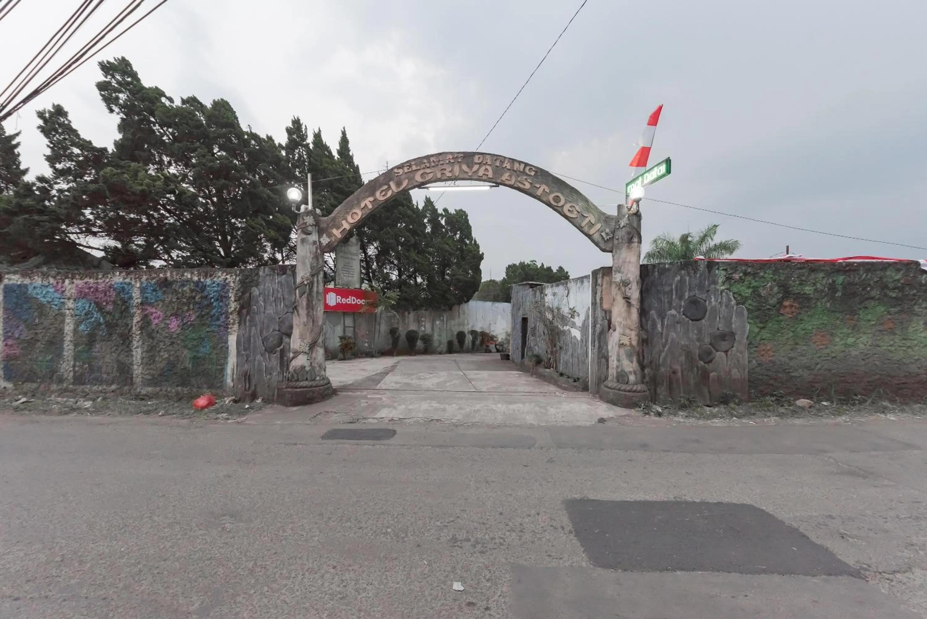 Property building in RedDoorz Plus At Hotel Griya Astoeti