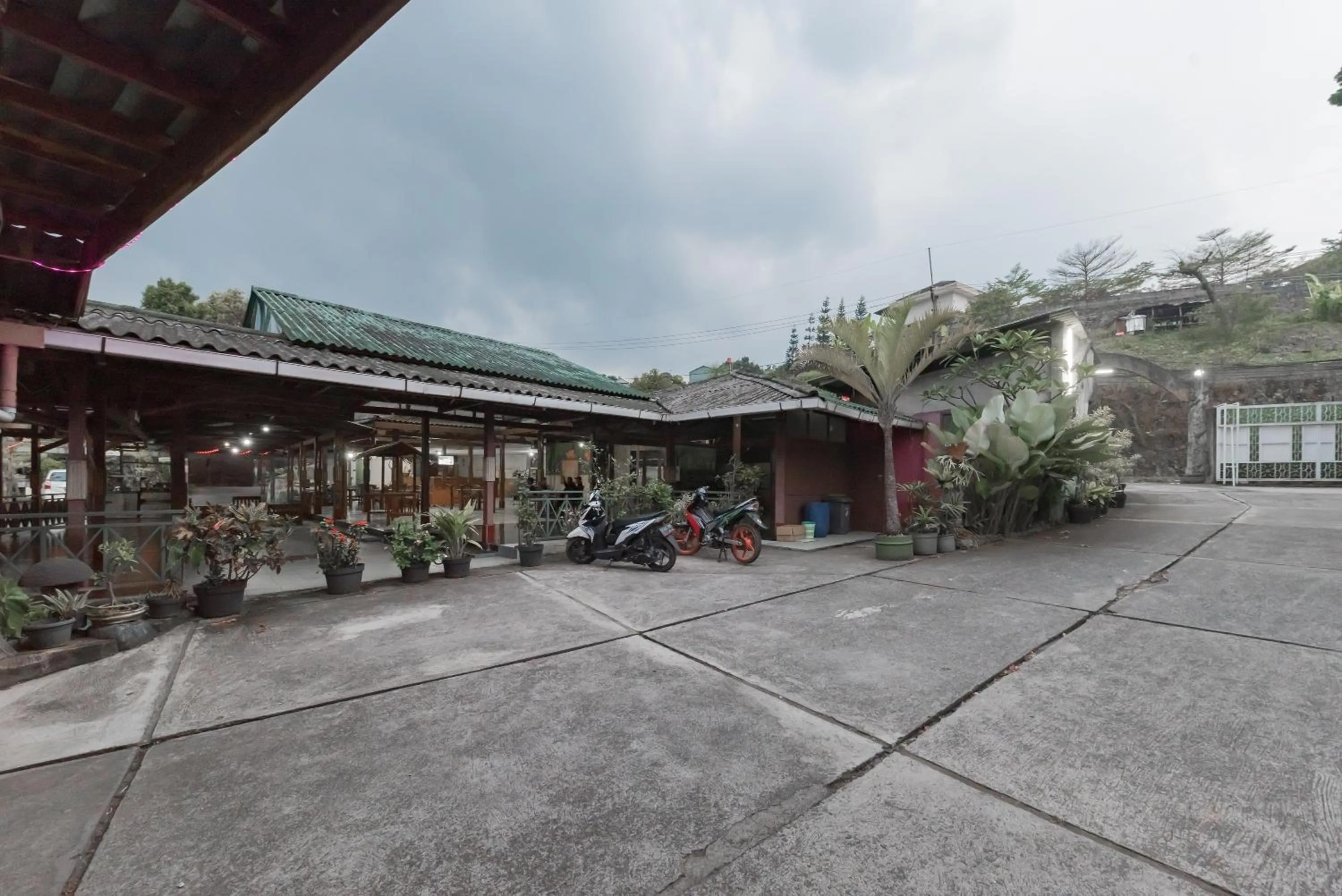 Property building in RedDoorz Plus At Hotel Griya Astoeti