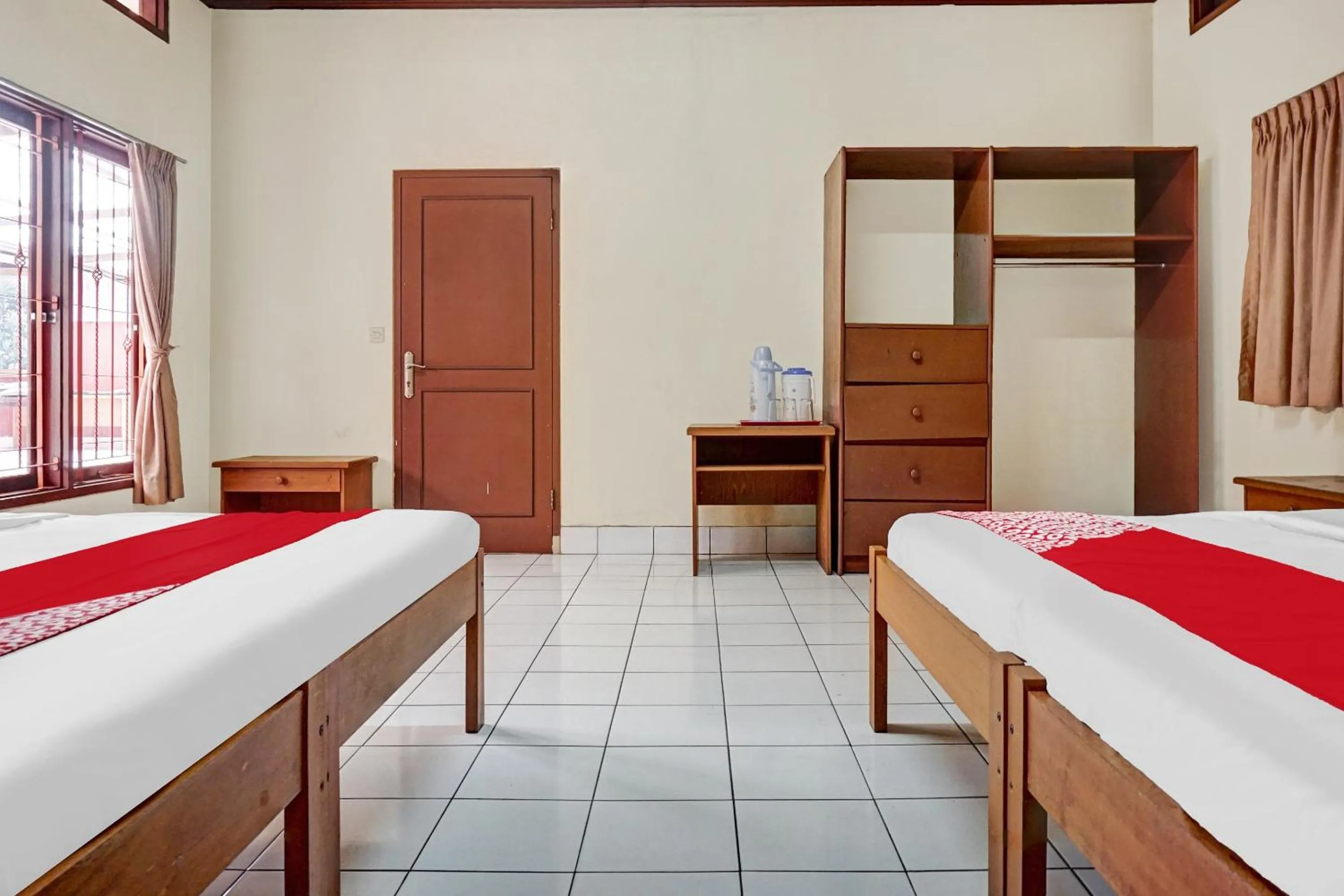 Bed in Hotel O 90596 Hotel Griya Astoeti