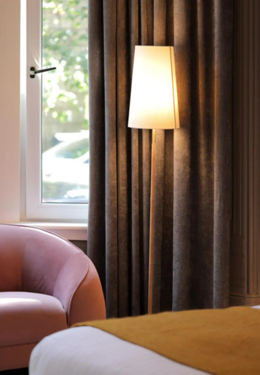 Seating area, Bed in Boutique 50