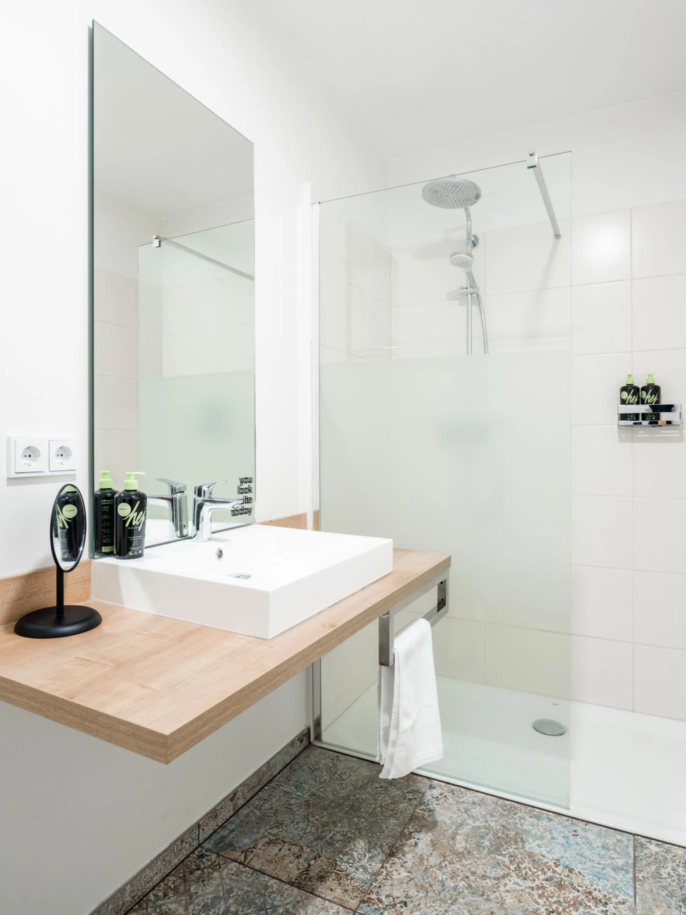 Shower in Limehome Bamberg Keßlerstraße