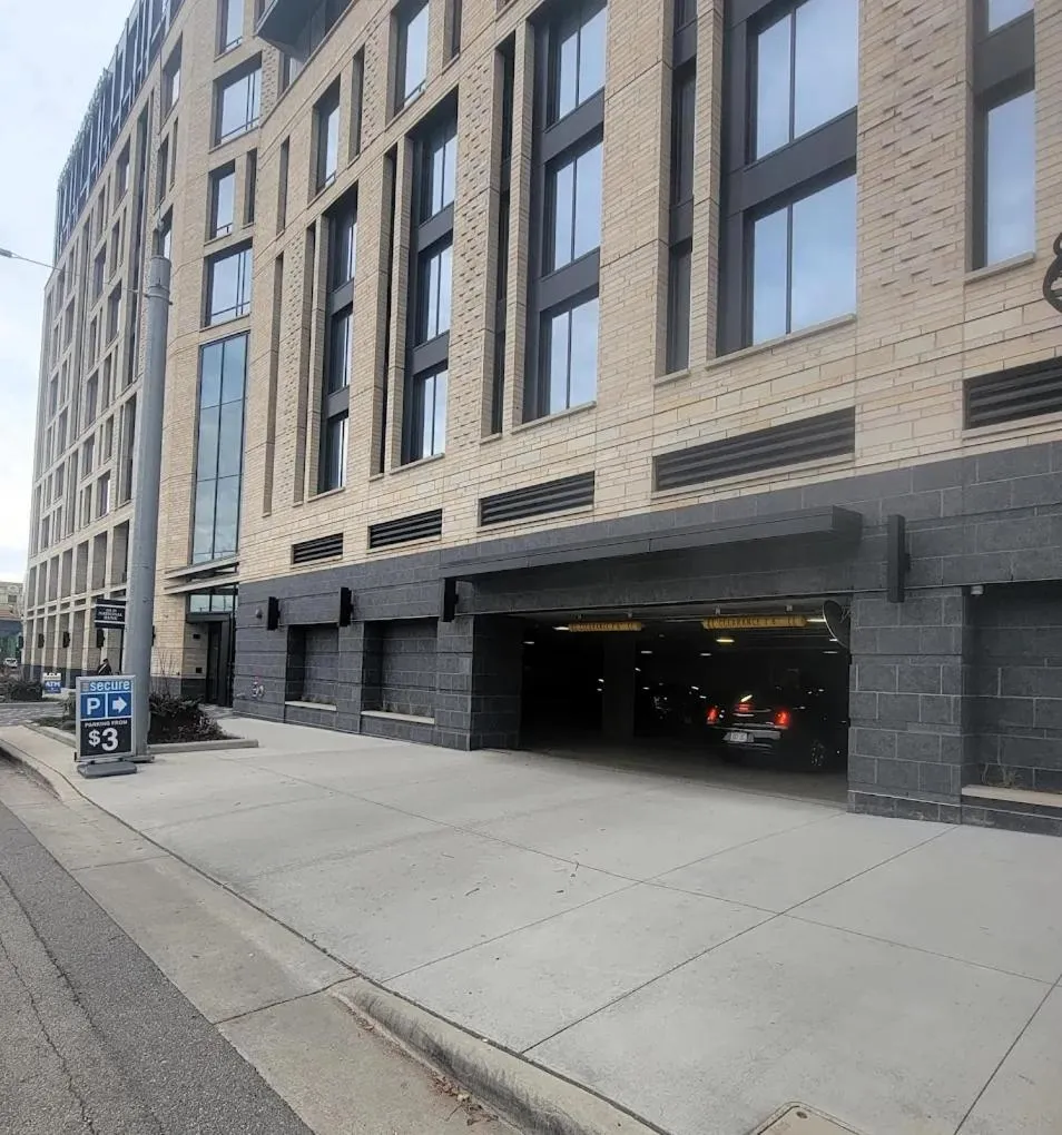 Parking in Kinn Guesthouse Downtown