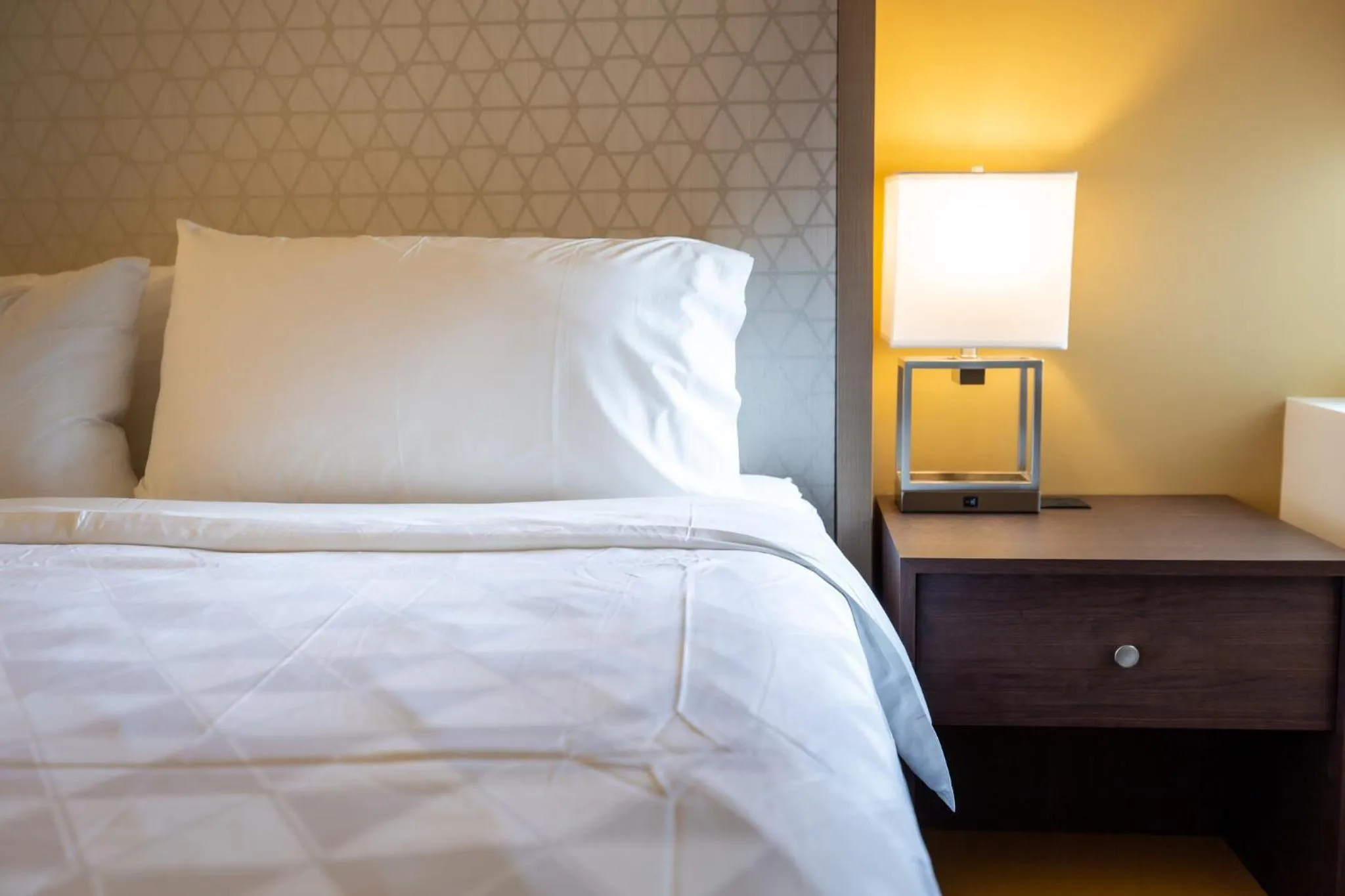 Photo of the whole room, Bed in Holiday Inn Toronto Downtown Centre by IHG