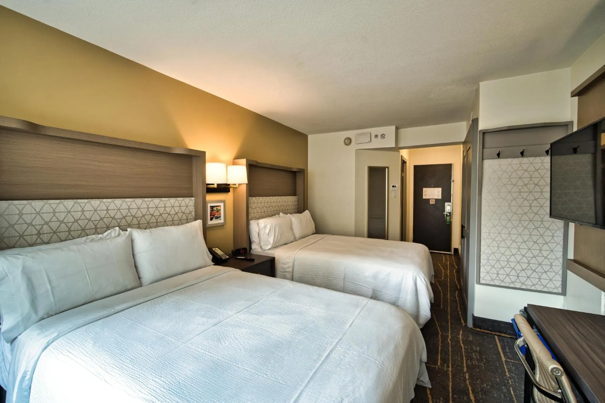 Photo of the whole room, Bed in Holiday Inn Toronto Downtown Centre by IHG