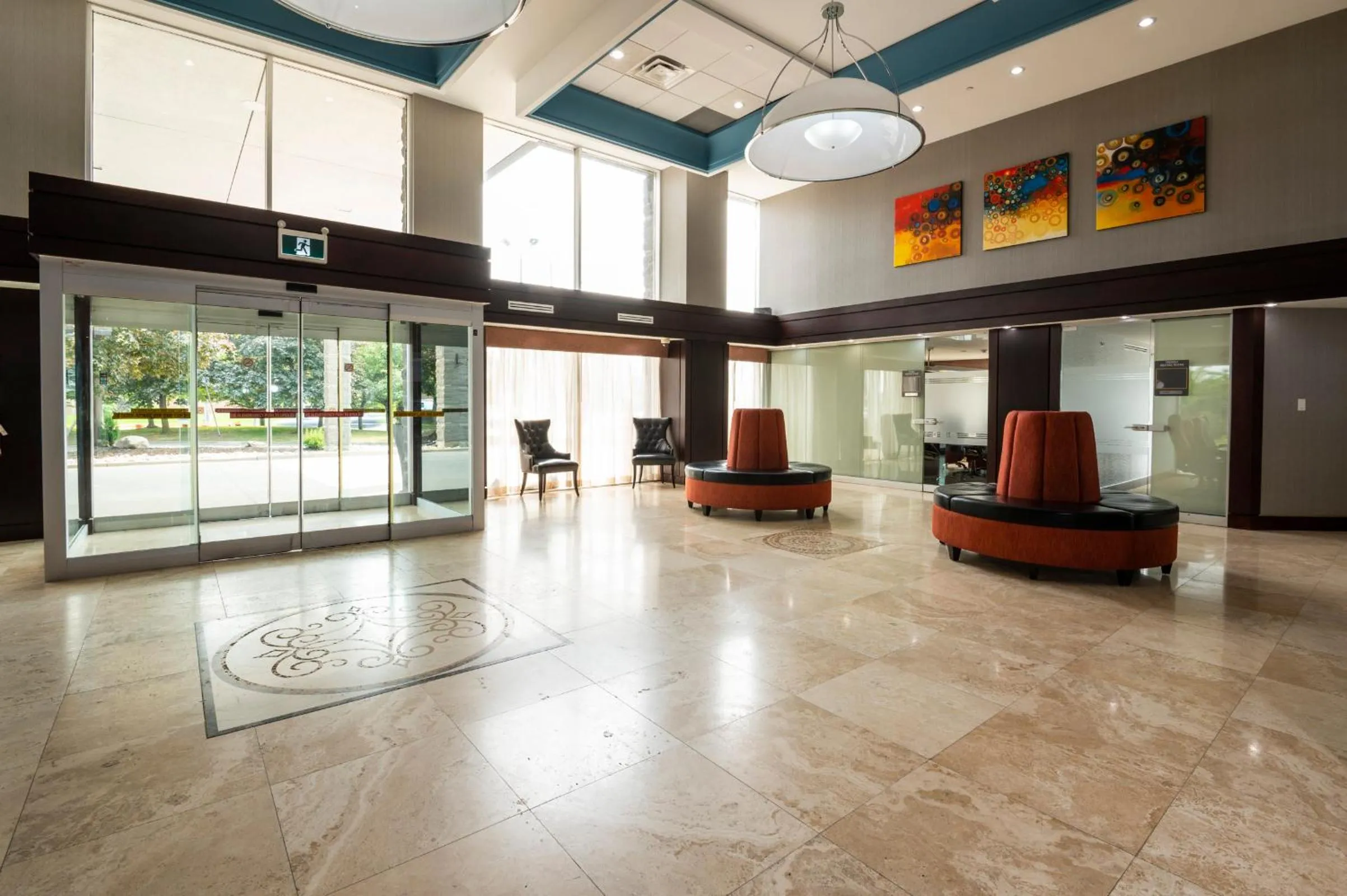 Facade/entrance in Comfort Inn & Conference Centre Toronto Airport