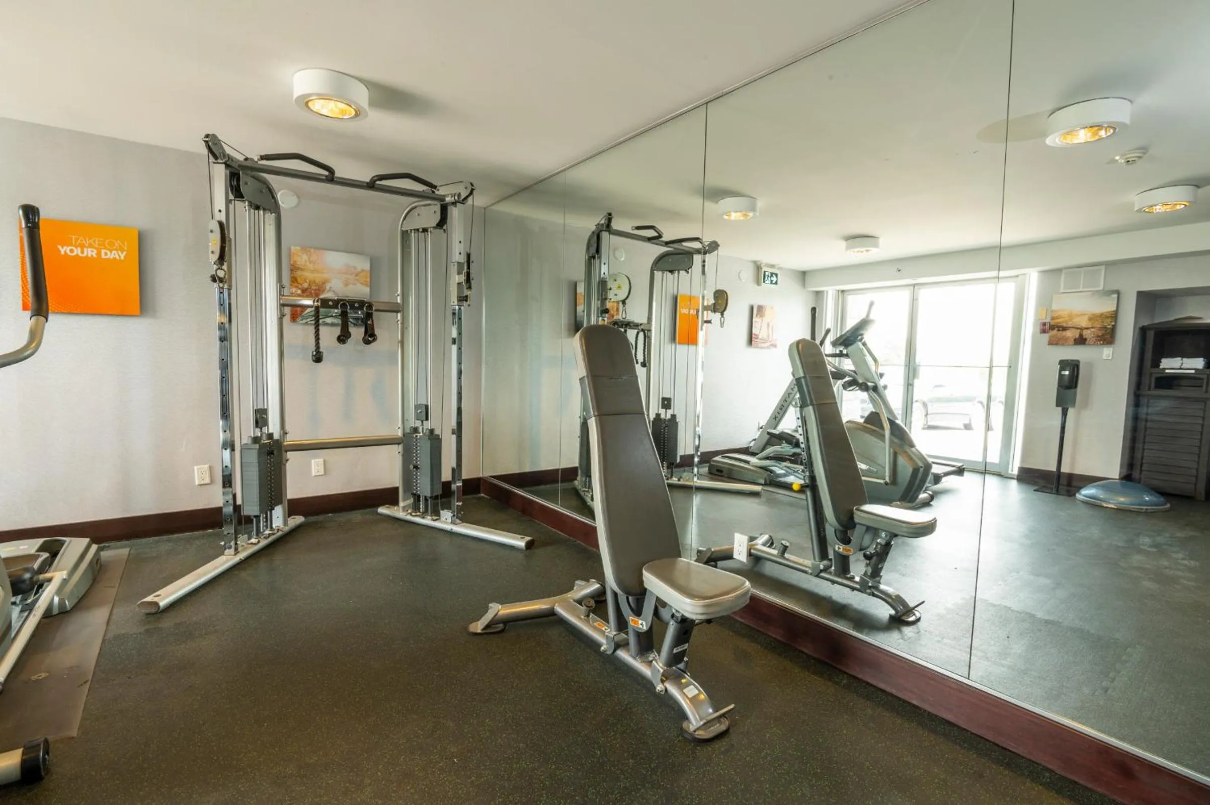 Fitness centre/facilities in Comfort Inn & Conference Centre Toronto Airport