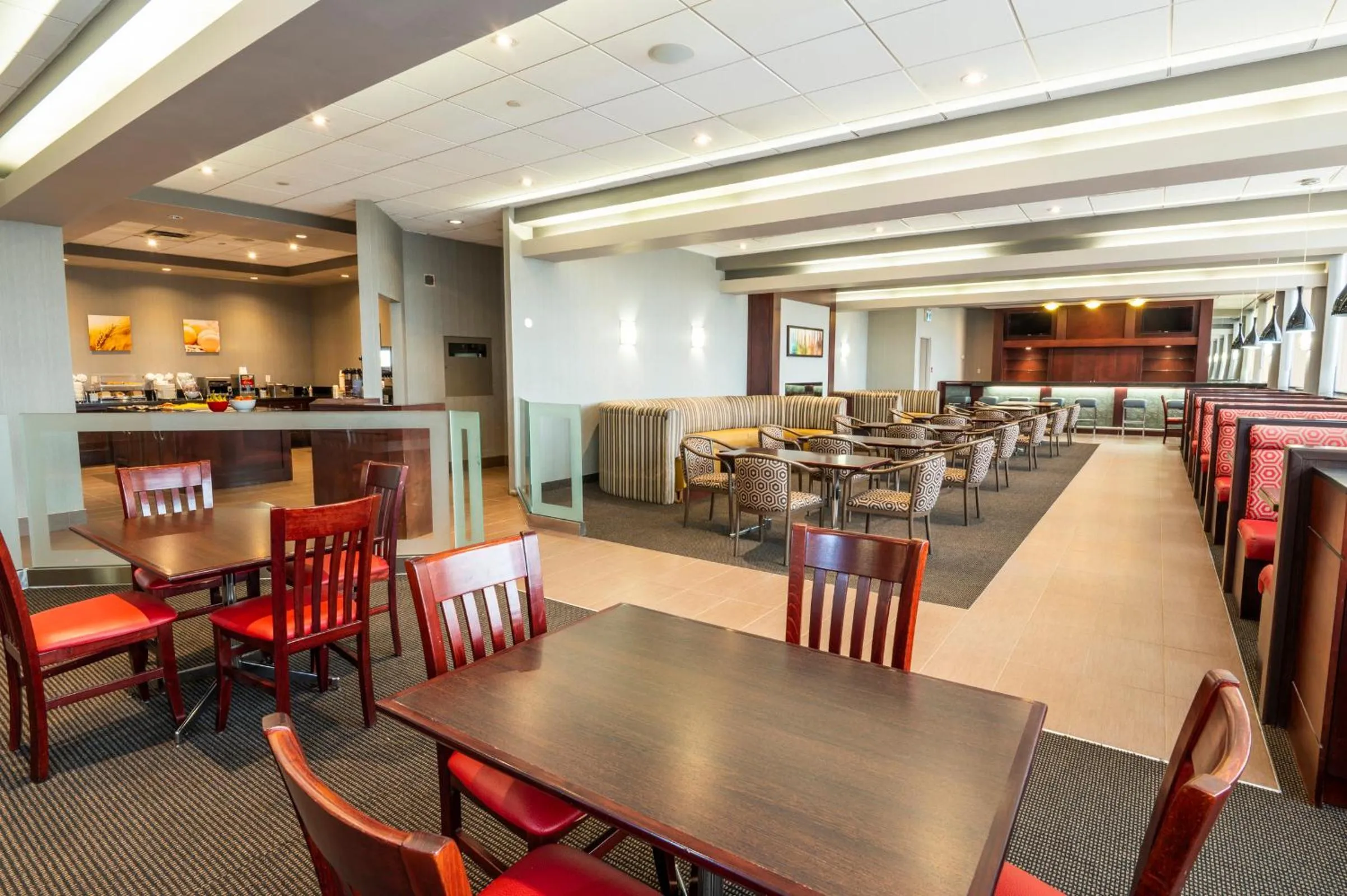 Restaurant/places to eat in Comfort Inn & Conference Centre Toronto Airport