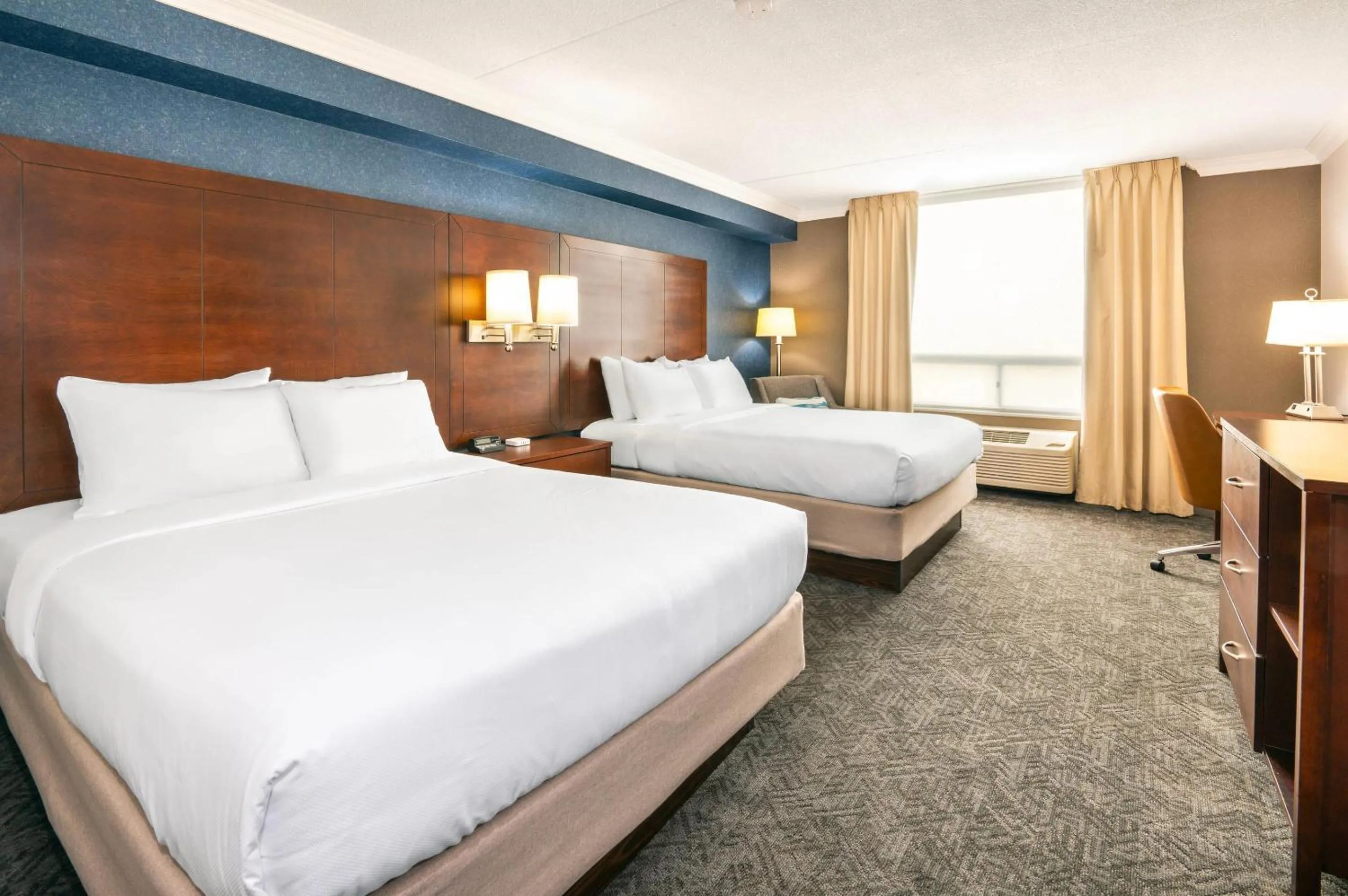 Bedroom, Bed in Comfort Inn & Conference Centre Toronto Airport