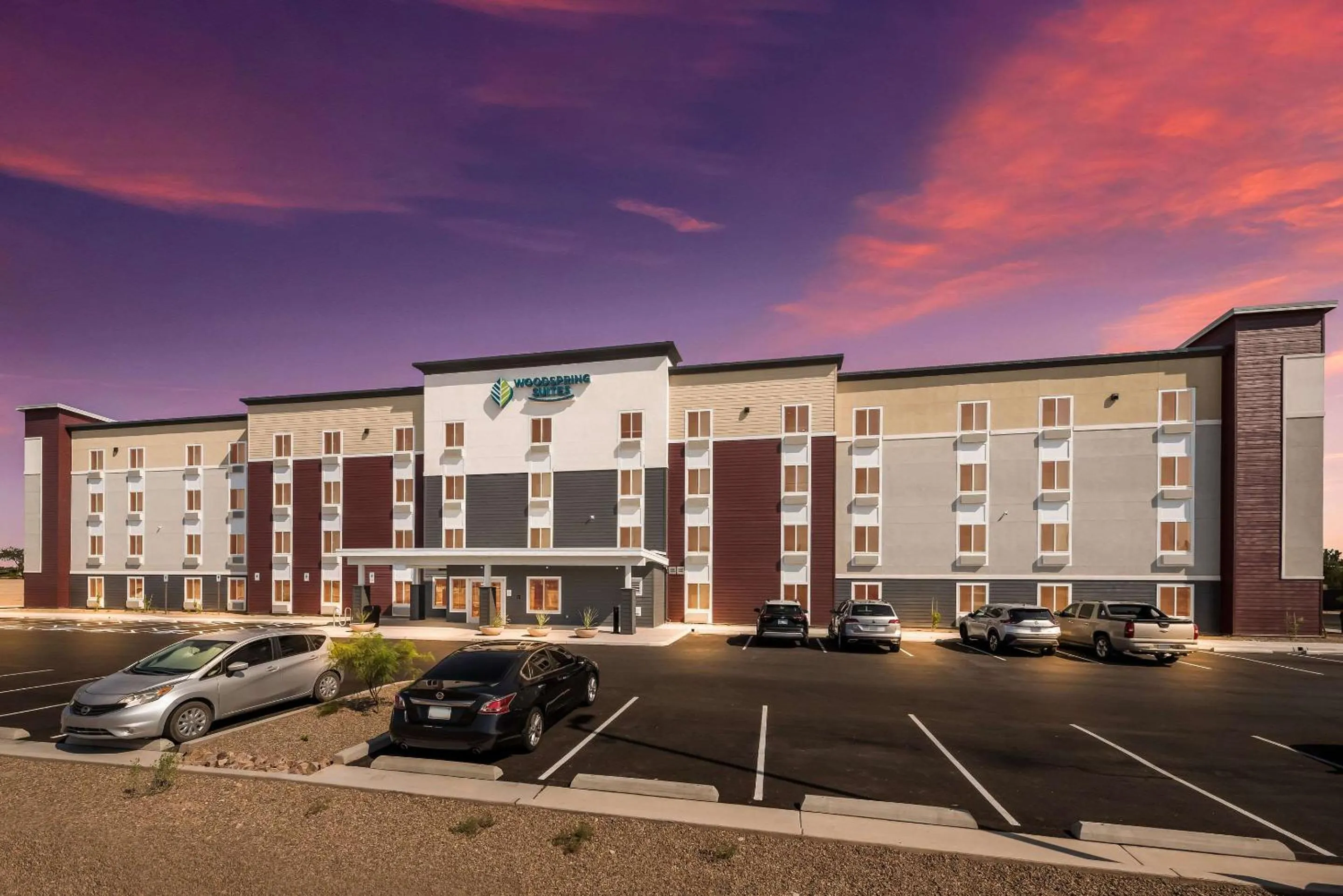 Property building in WoodSpring Suites Tucson-South