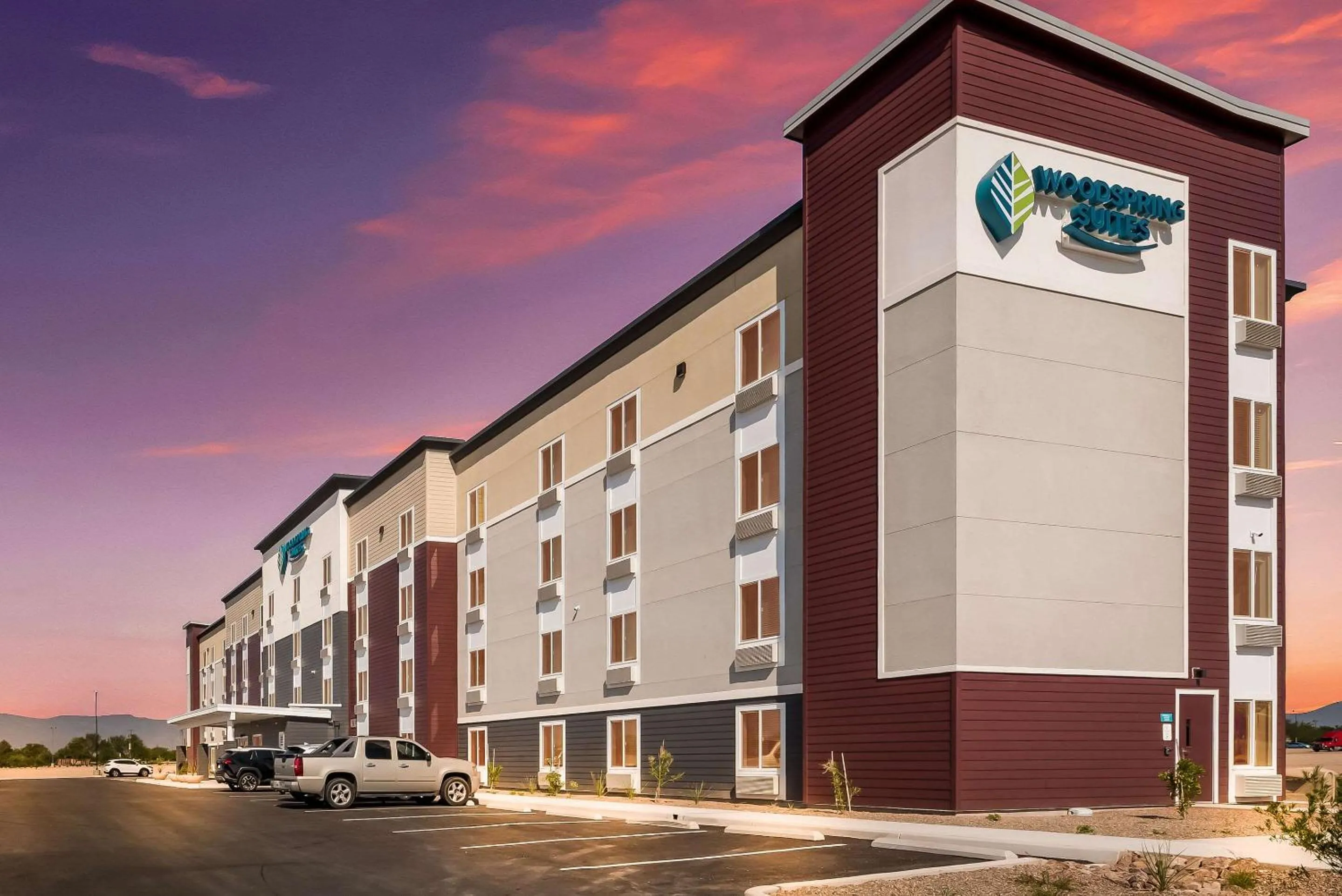 Property building in WoodSpring Suites Tucson-South