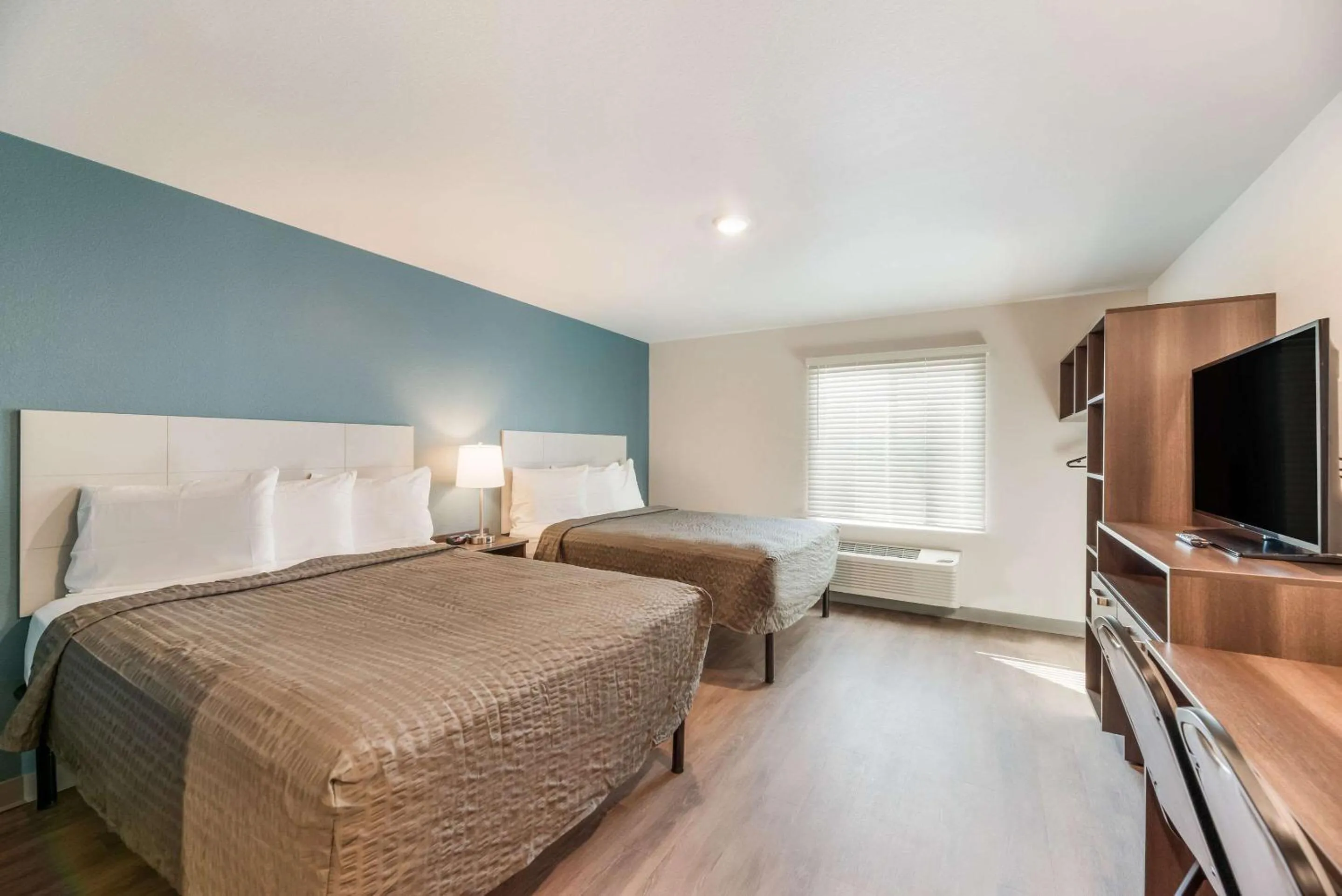 Photo of the whole room, Bed in WoodSpring Suites Tucson-South