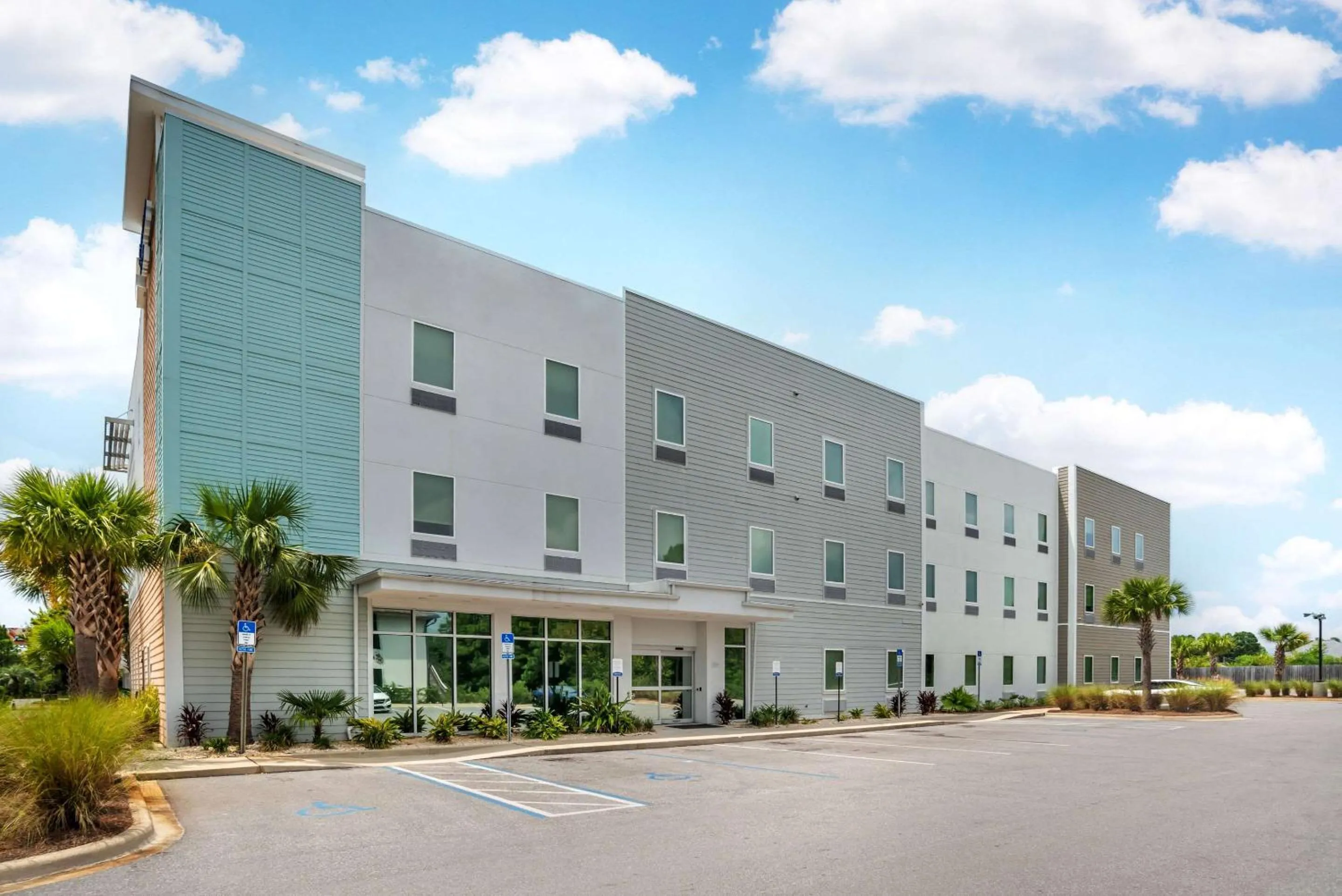 Property building in Comfort Inn Miramar Beach-Destin