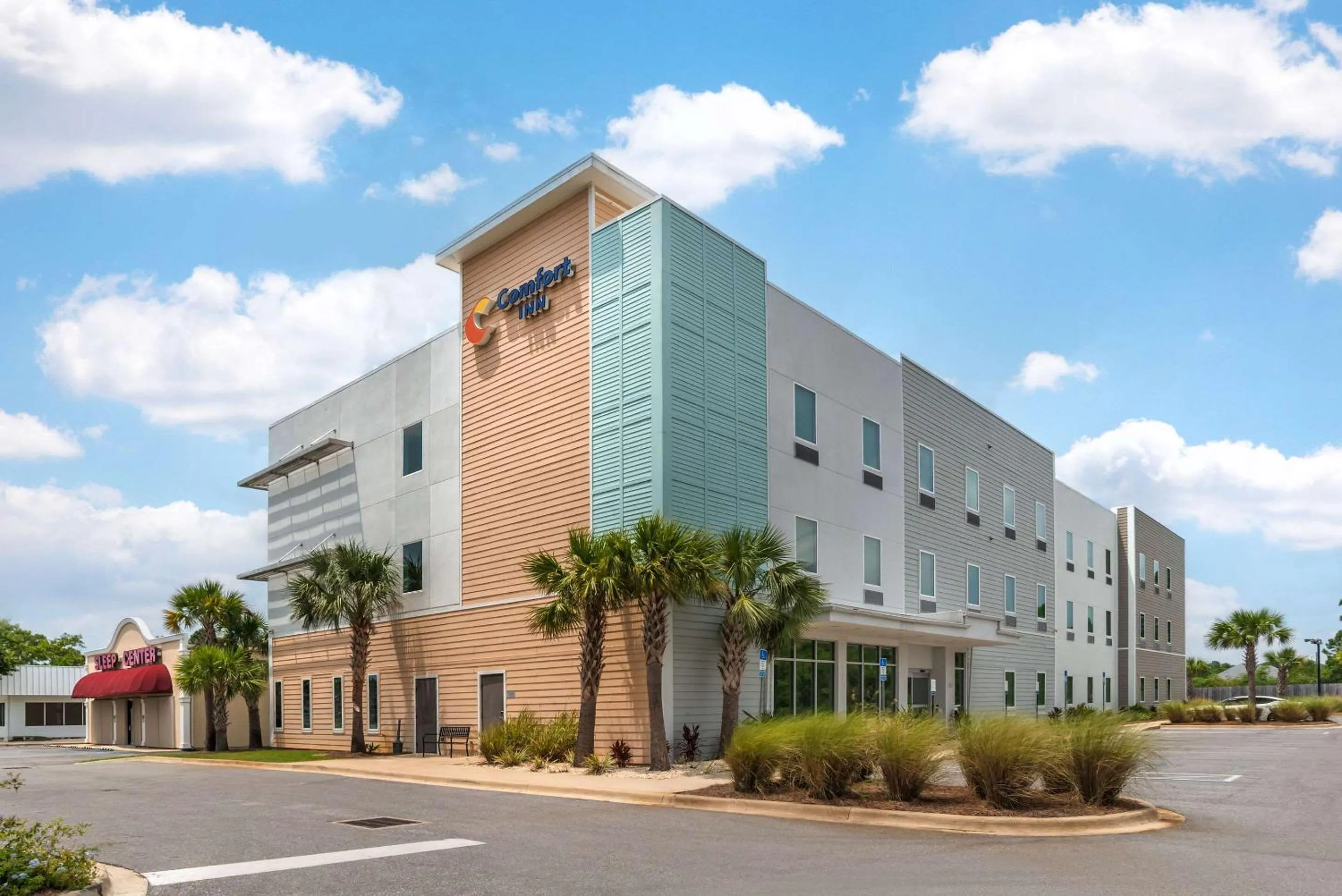Property building in Comfort Inn Miramar Beach-Destin