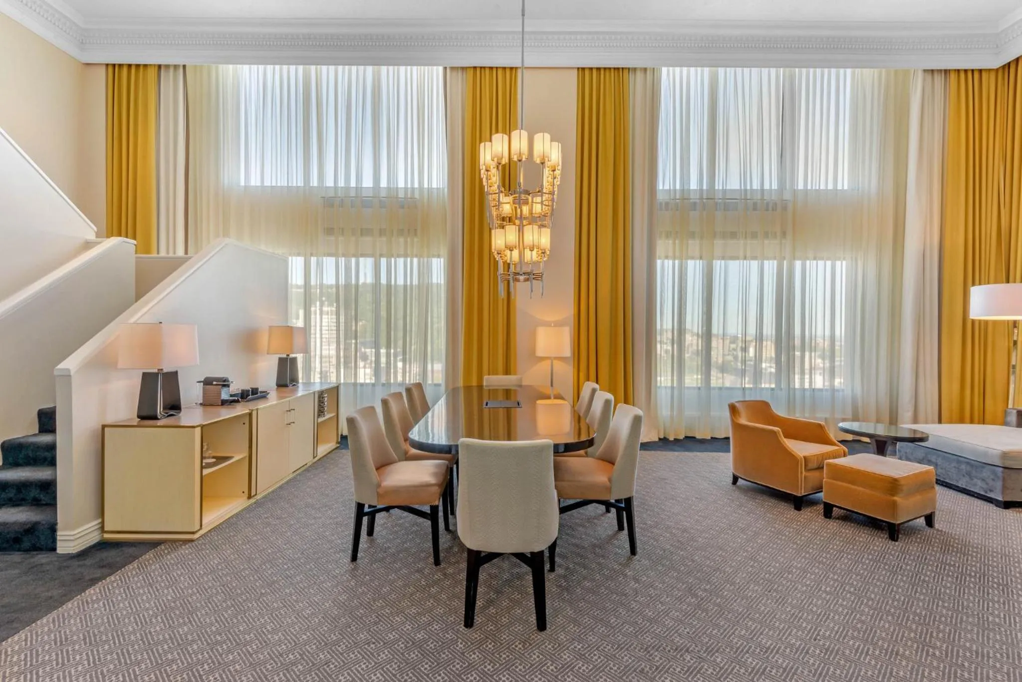 Photo of the whole room in Omni Mont-Royal Hotel