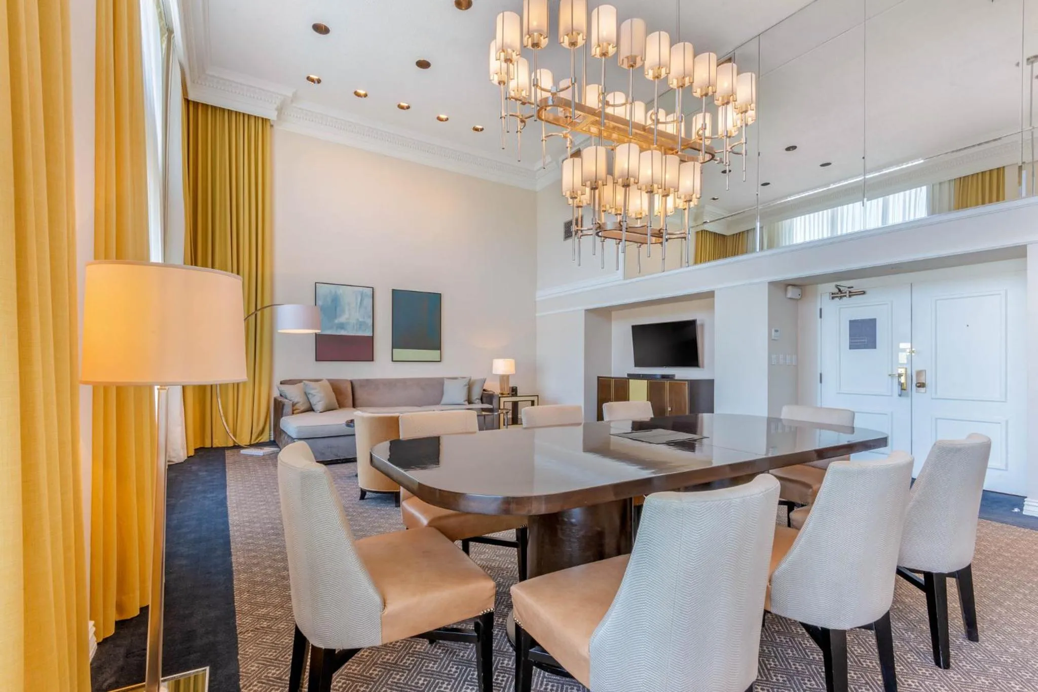 Photo of the whole room in Omni Mont-Royal Hotel