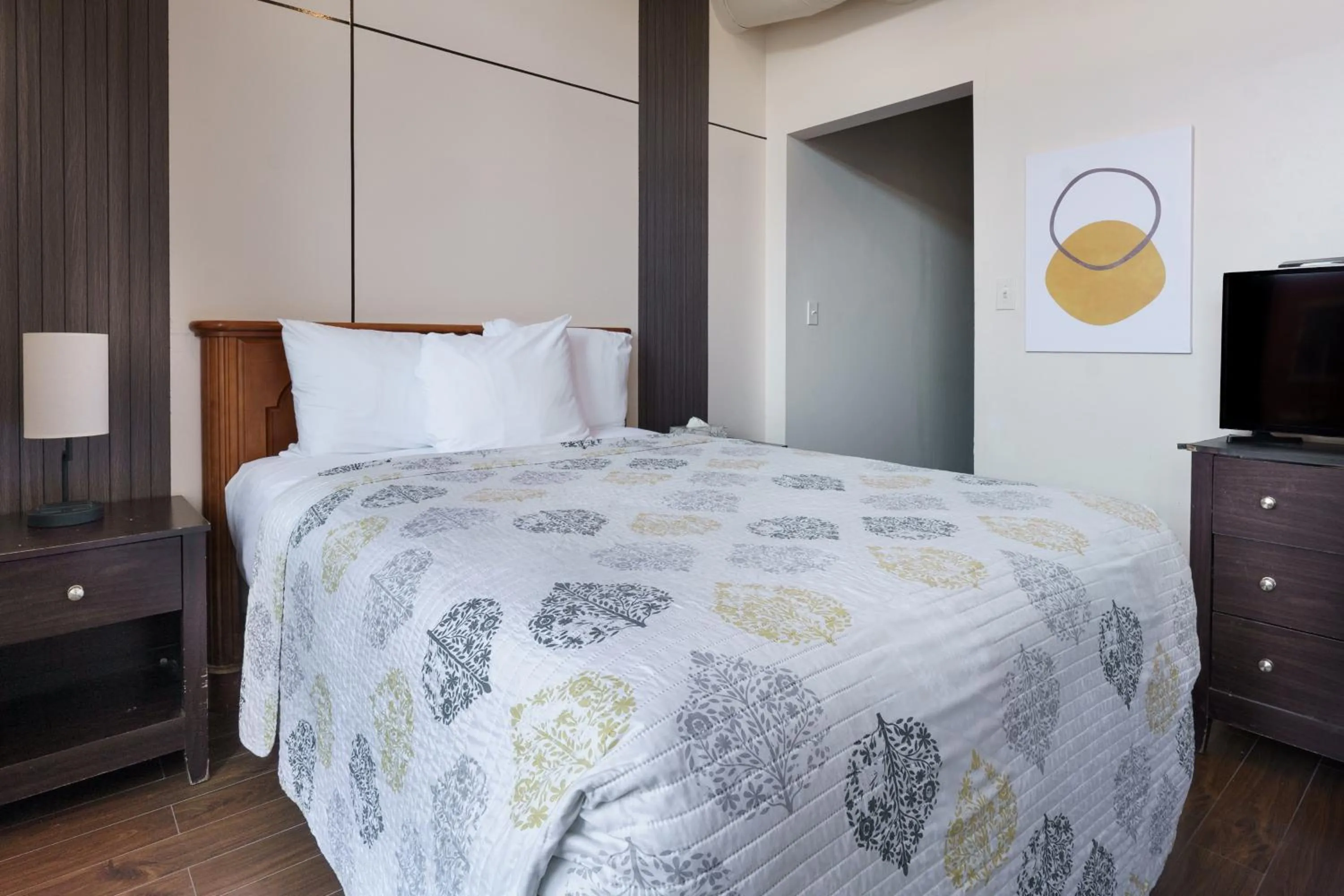 Bed in Hotel Auberge Manoir Ville Marie