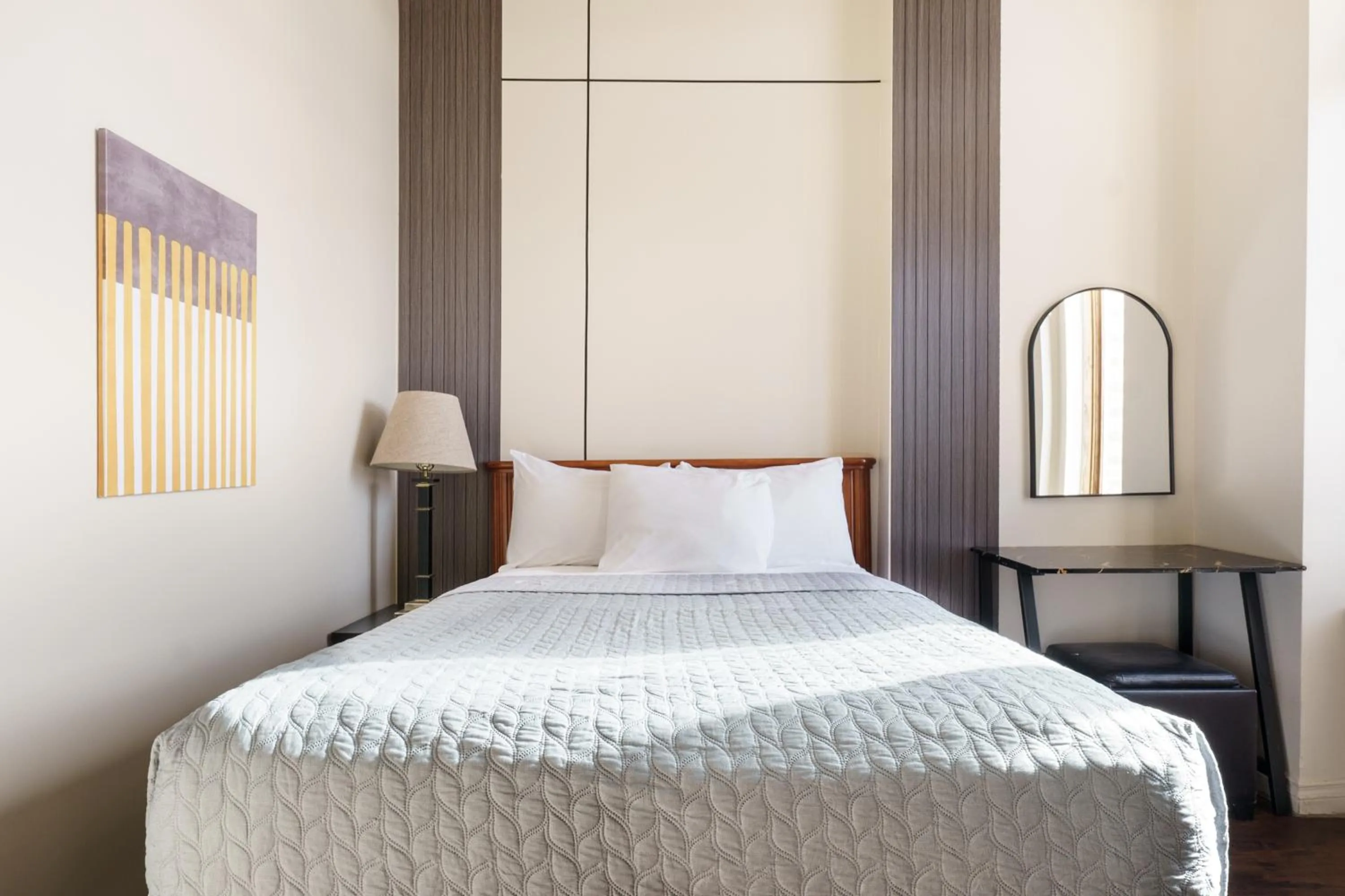 Bed in Hotel Auberge Manoir Ville Marie