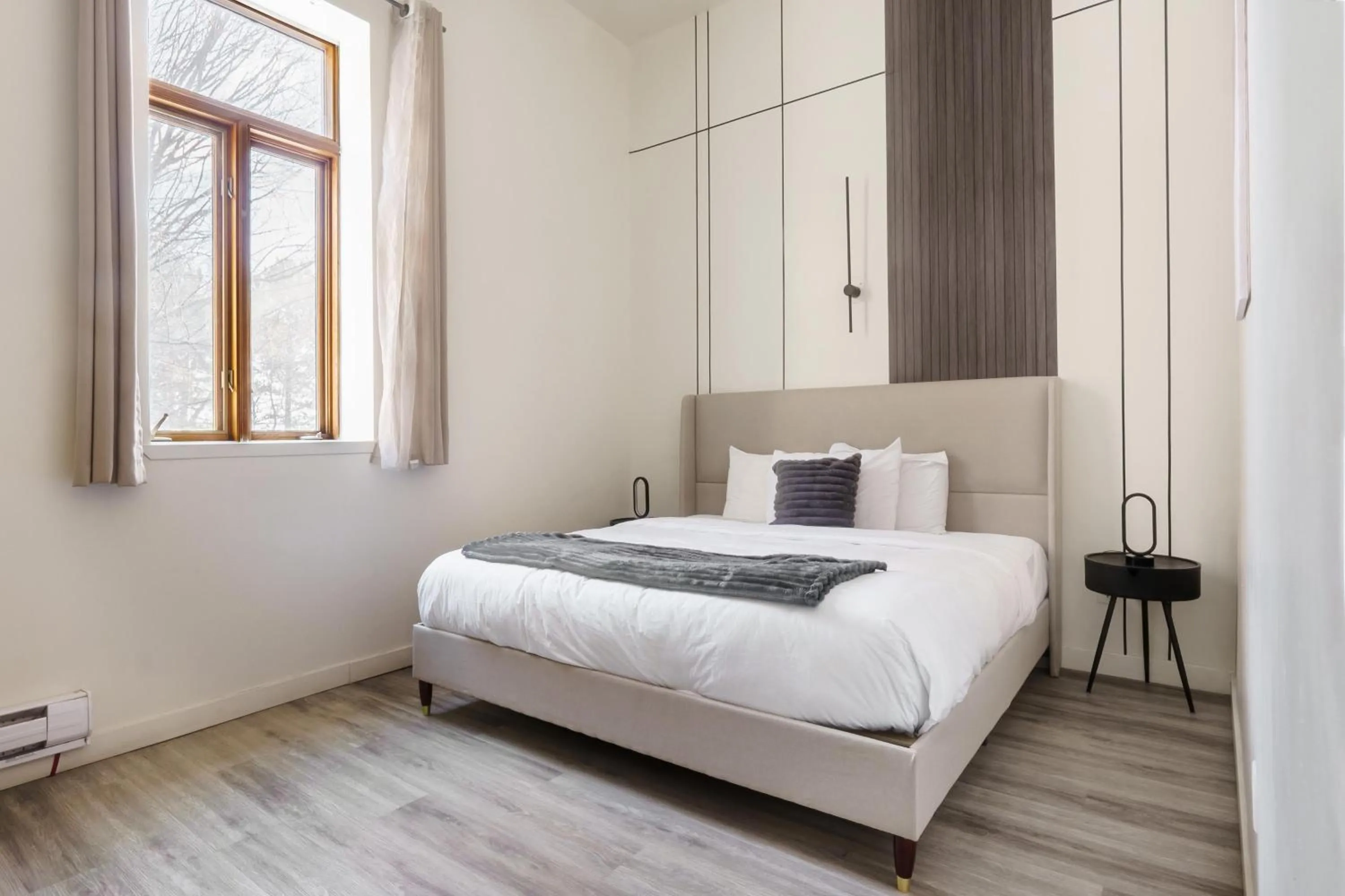 Bed in Hotel Auberge Manoir Ville Marie