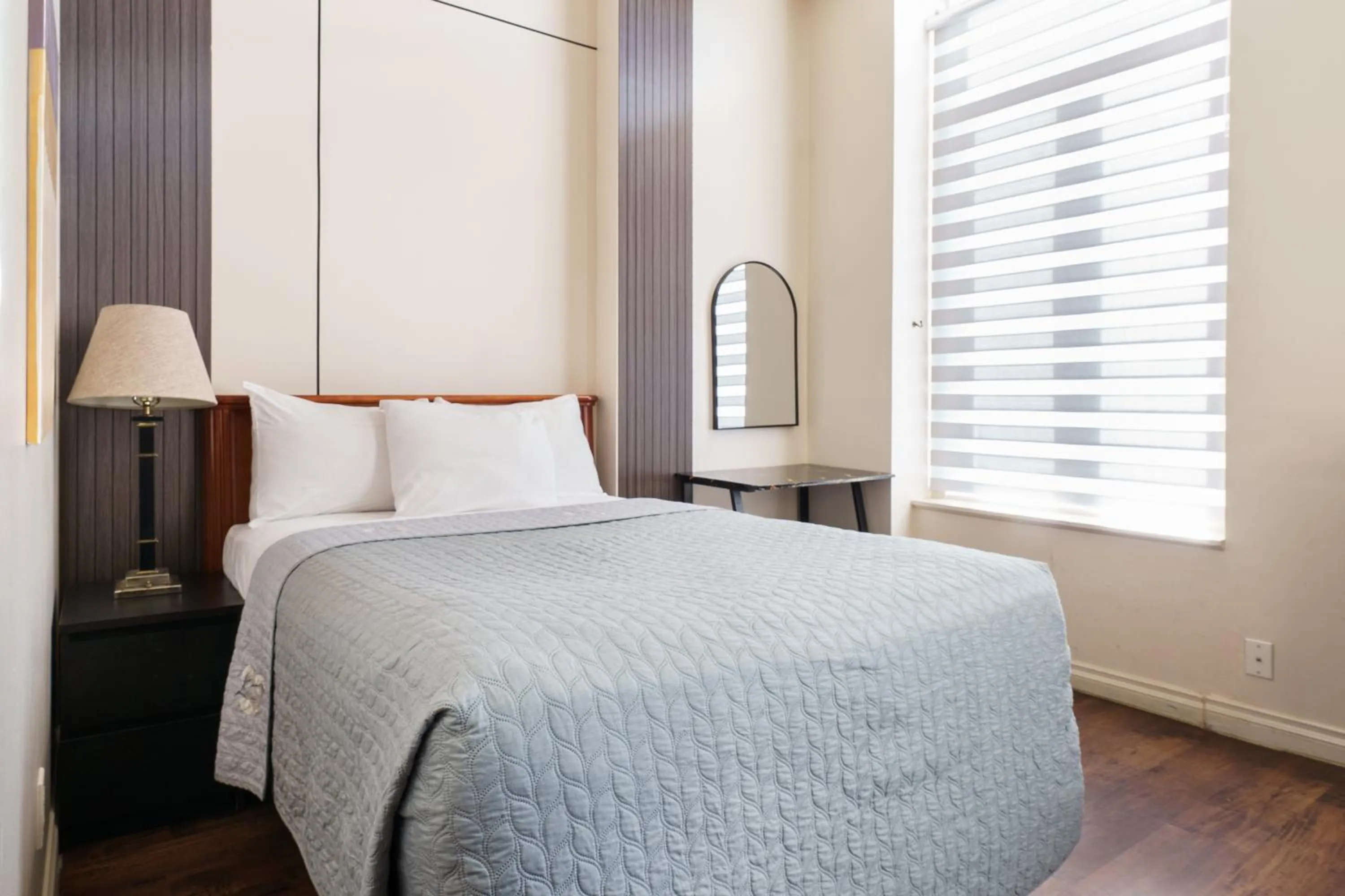 Bed in Hotel Auberge Manoir Ville Marie