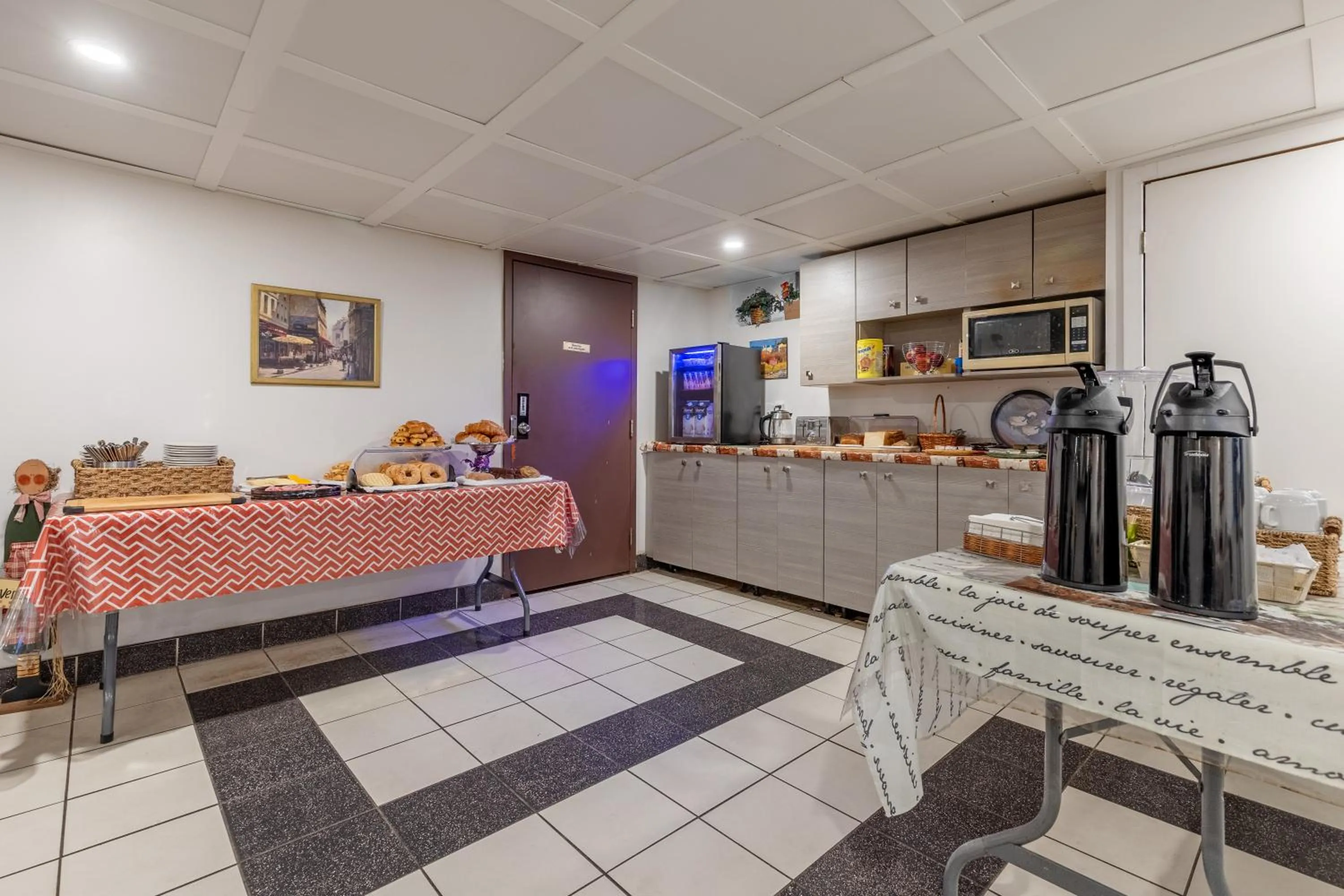 Breakfast in Hotel Auberge Manoir Ville Marie