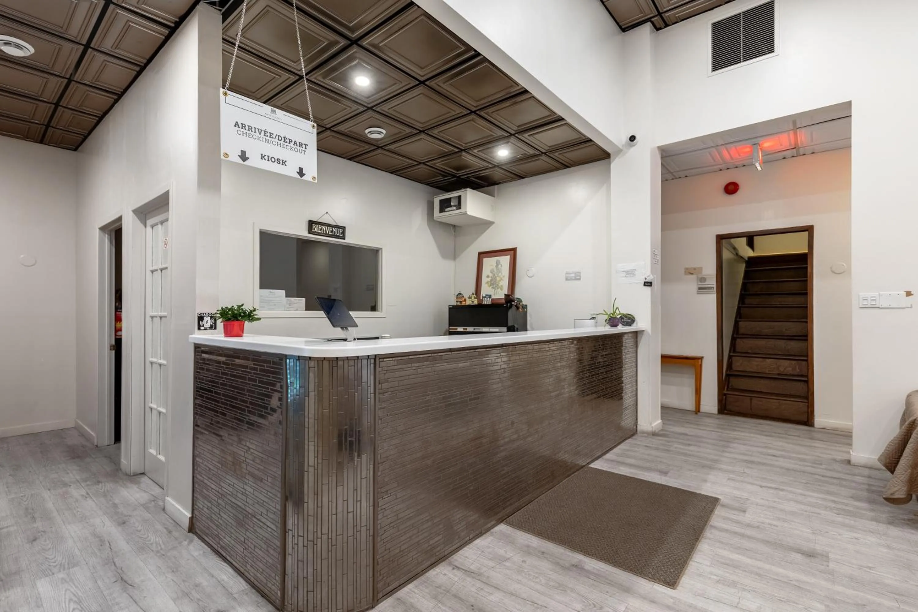 Lobby or reception in Hotel Auberge Manoir Ville Marie