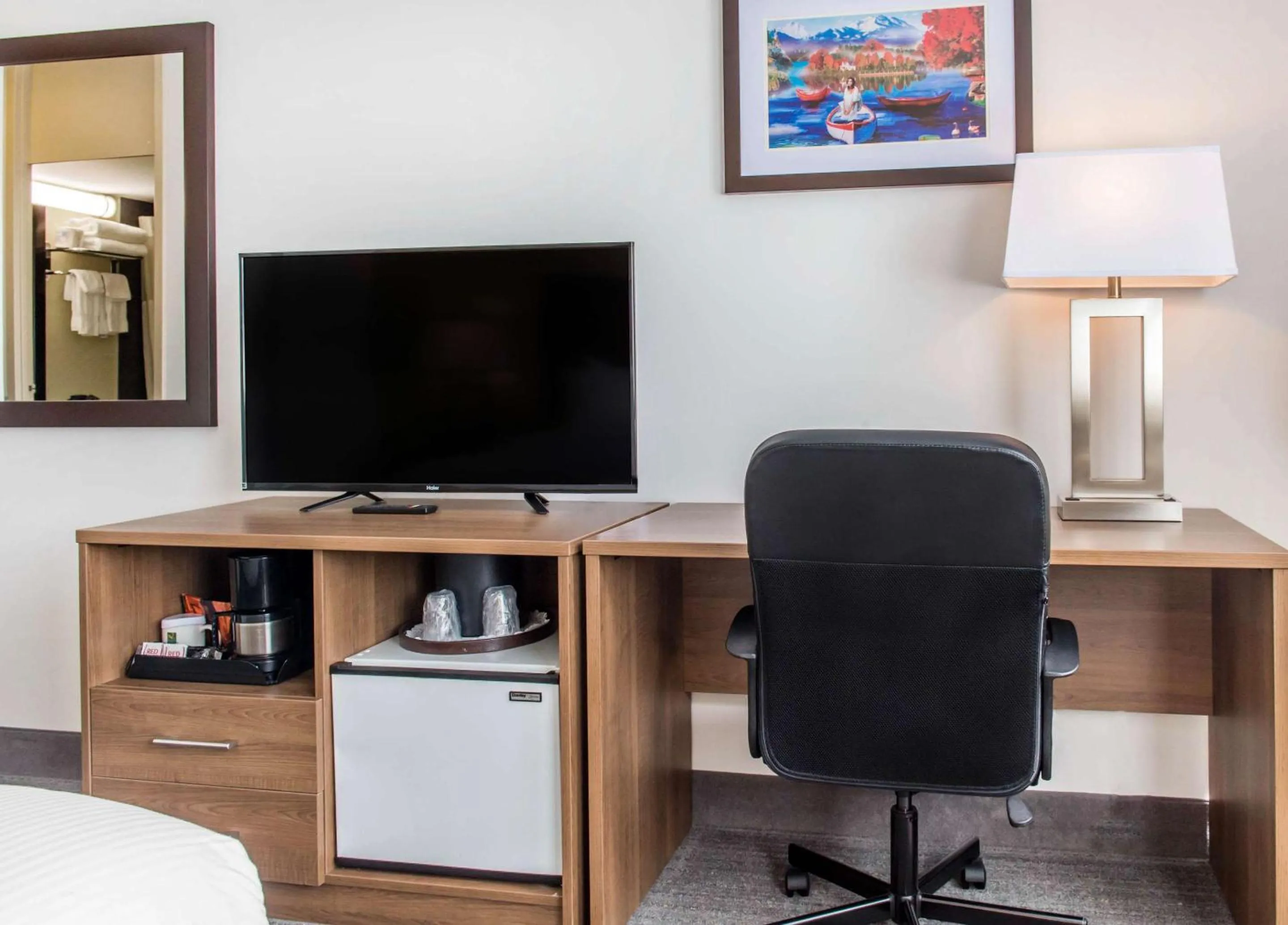 Bedroom in Quality Hotel Dorval Aeroport