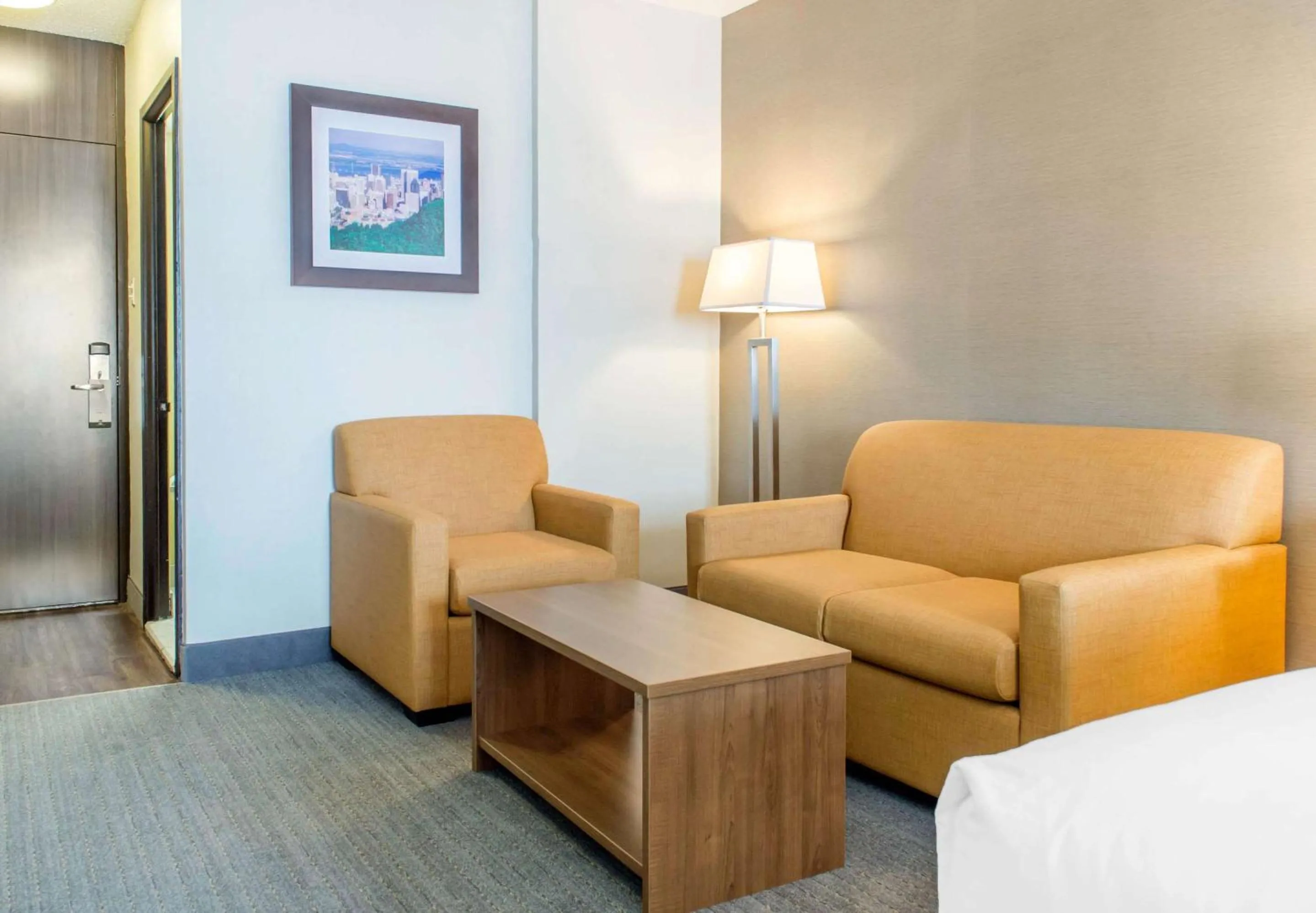 Bedroom in Quality Hotel Dorval Aeroport