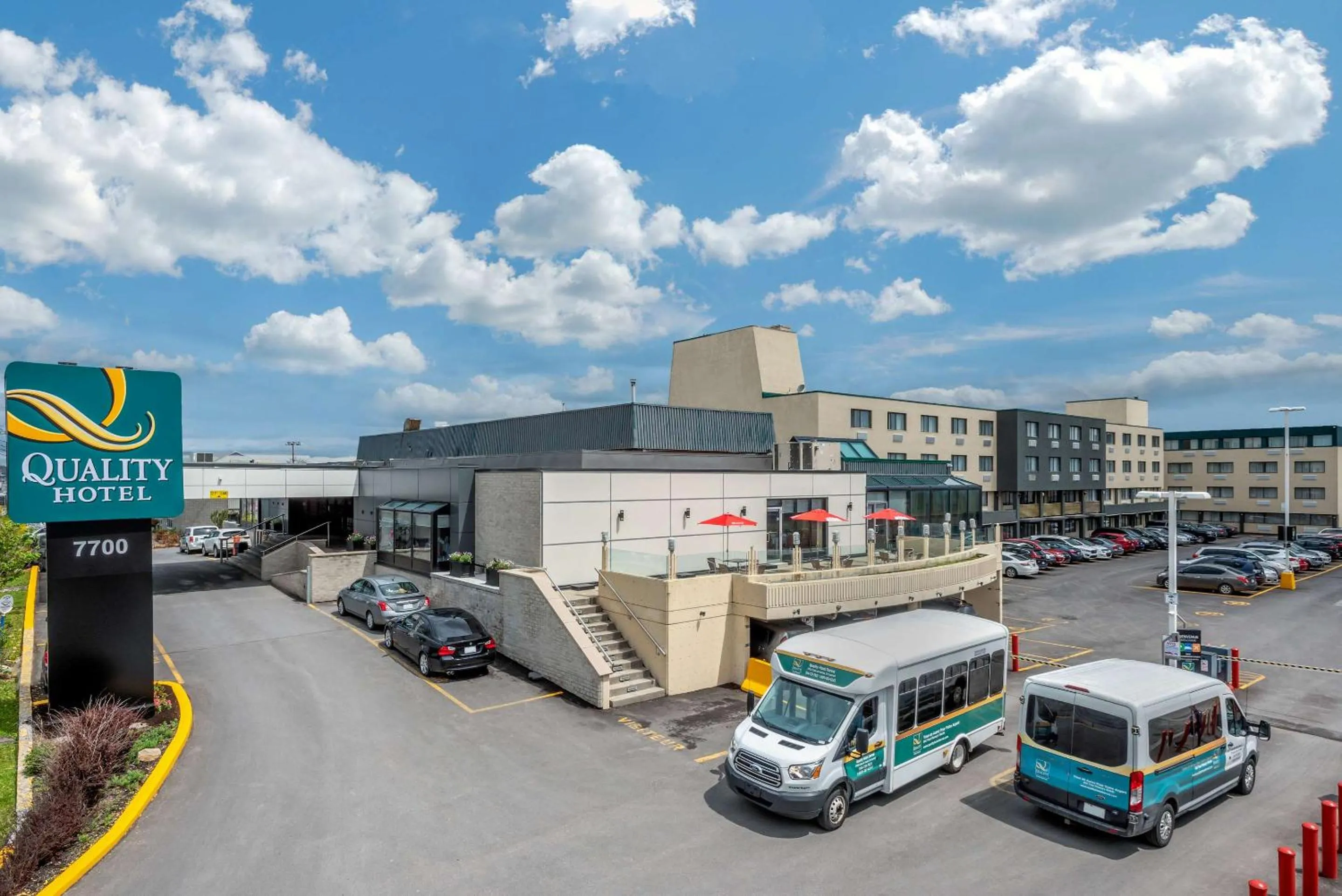 Property building in Quality Hotel Dorval Aeroport