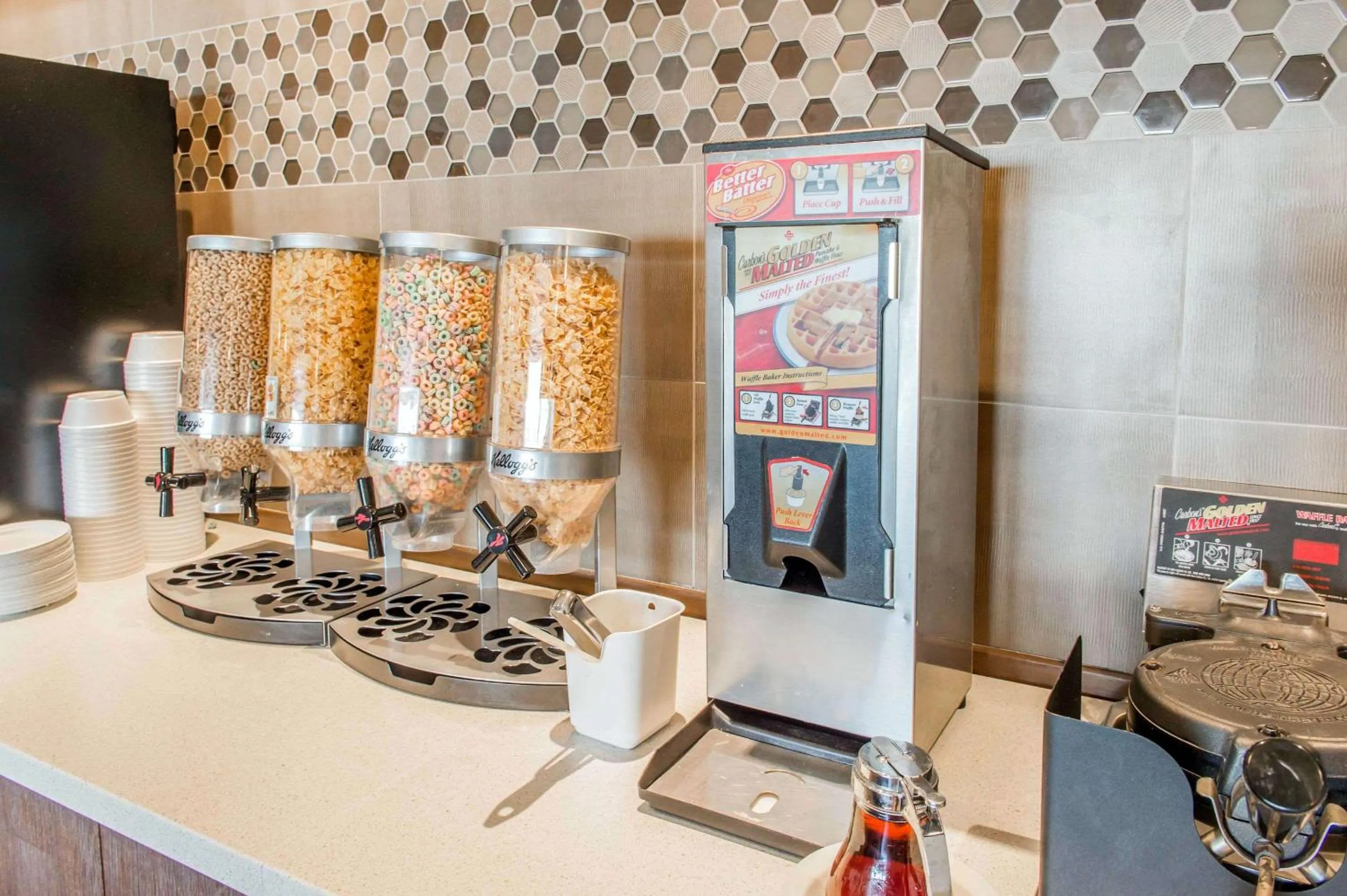 Restaurant/places to eat in Quality Hotel Dorval Aeroport