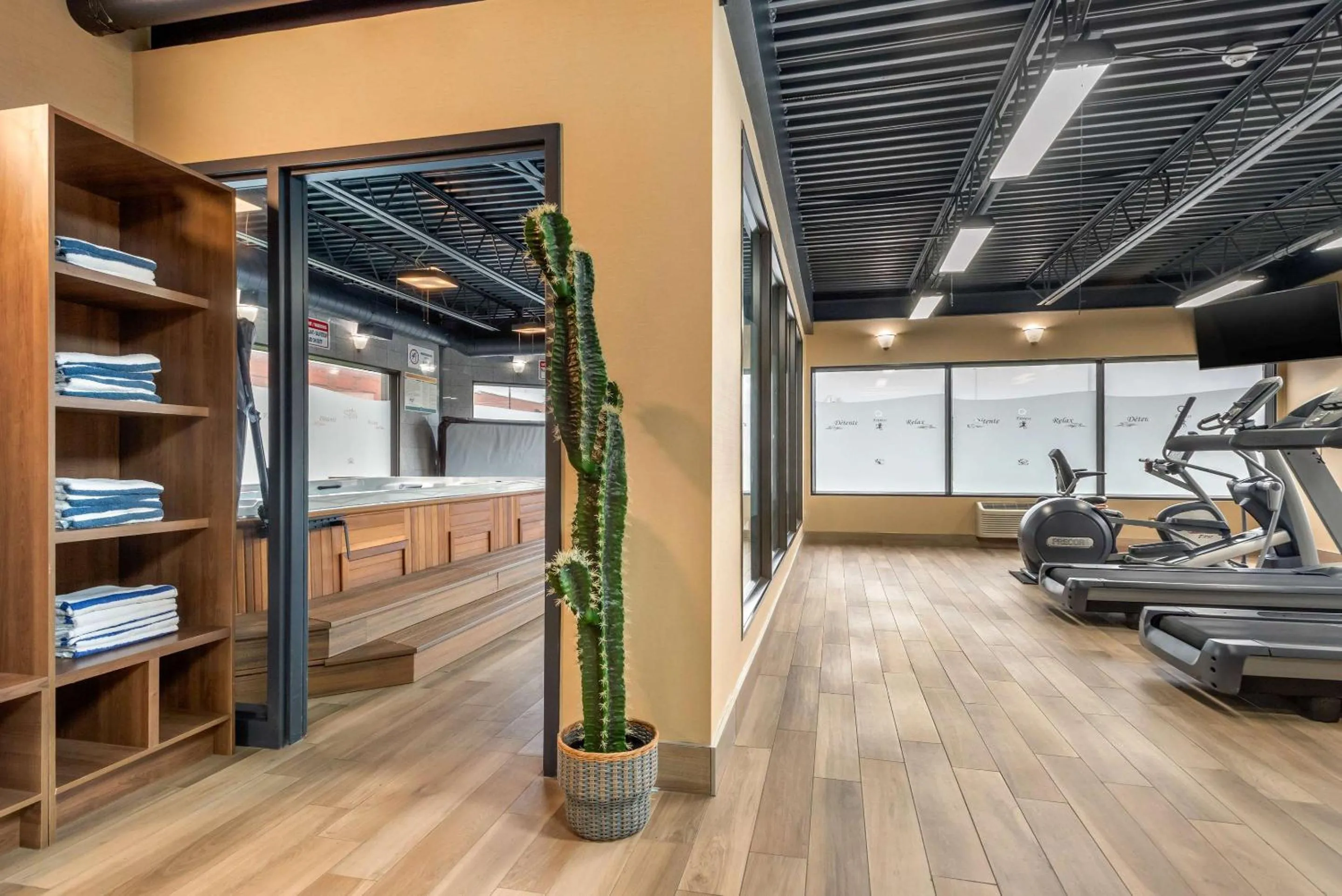 Fitness centre/facilities in Quality Hotel Dorval Aeroport