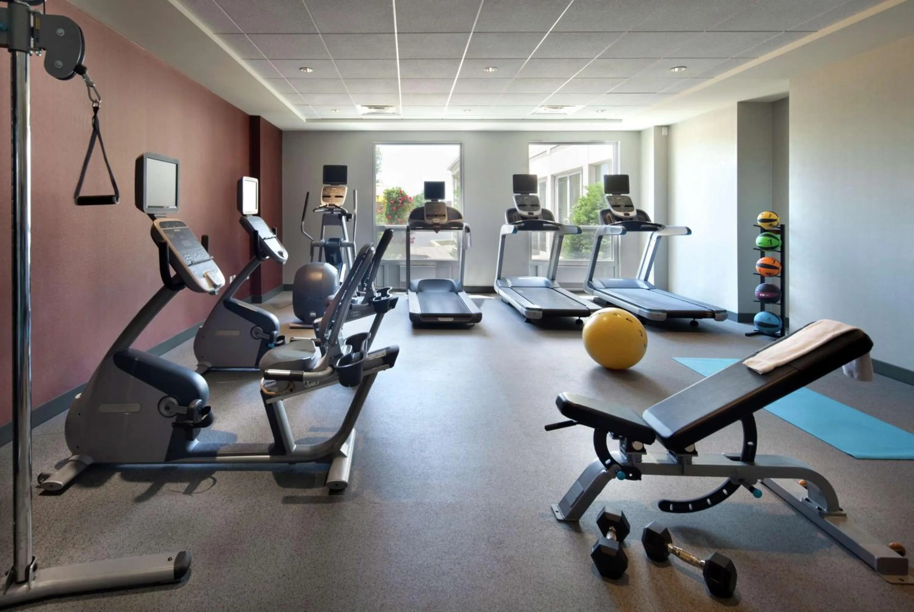 Fitness centre/facilities in Hilton Garden Inn Montreal Airport