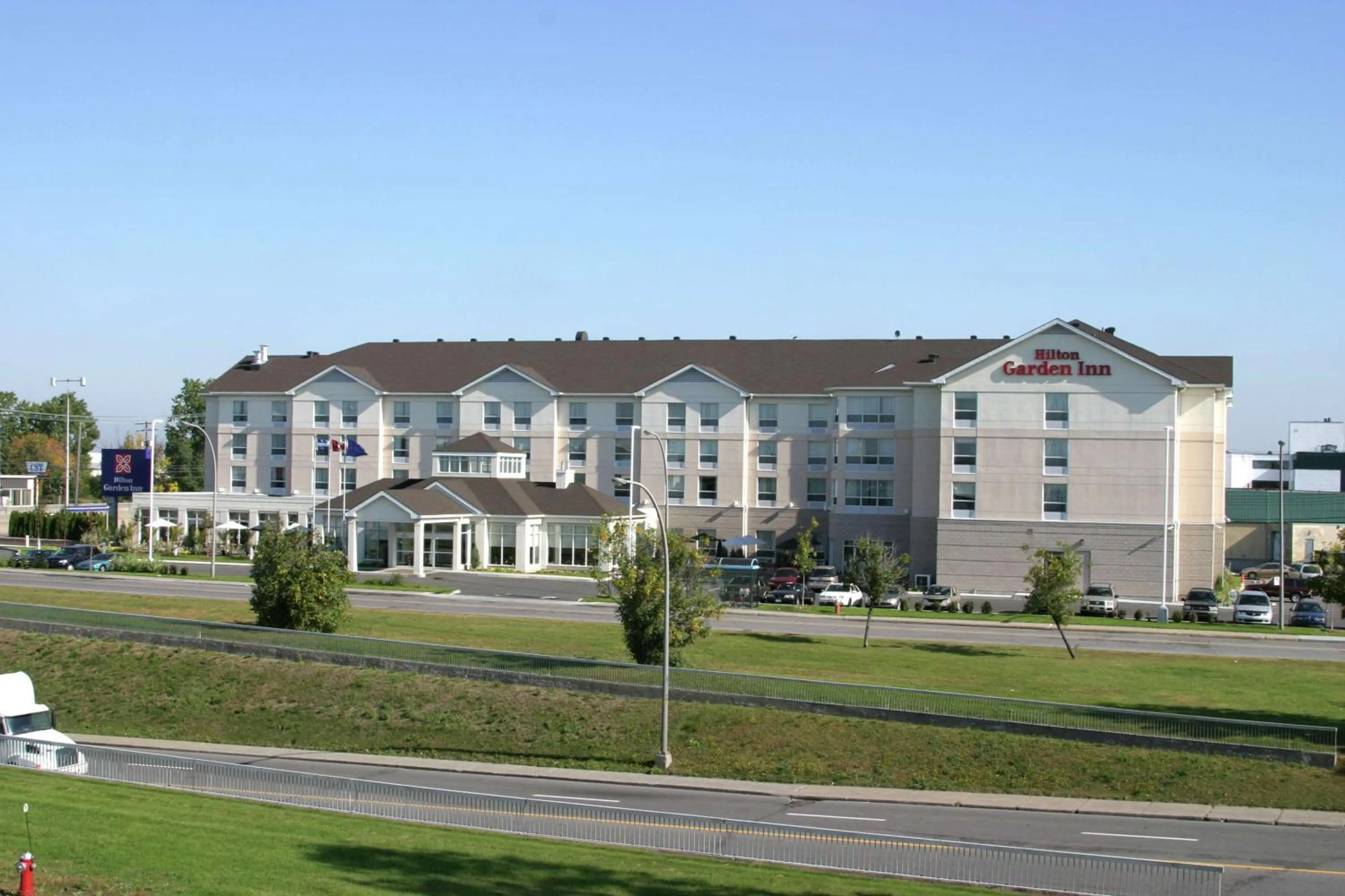 Property building in Hilton Garden Inn Montreal Airport