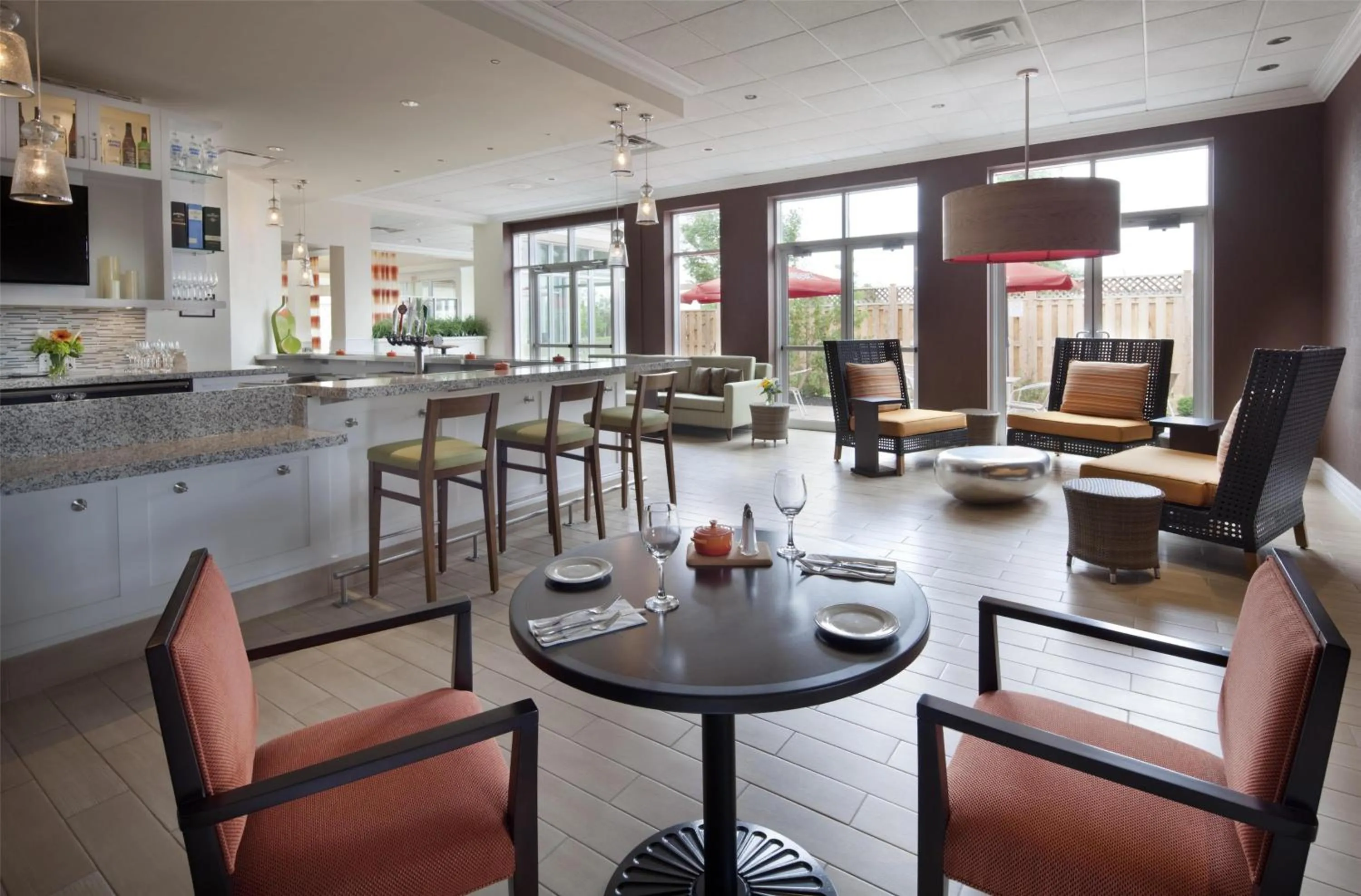 Restaurant/places to eat in Hilton Garden Inn Montreal Airport