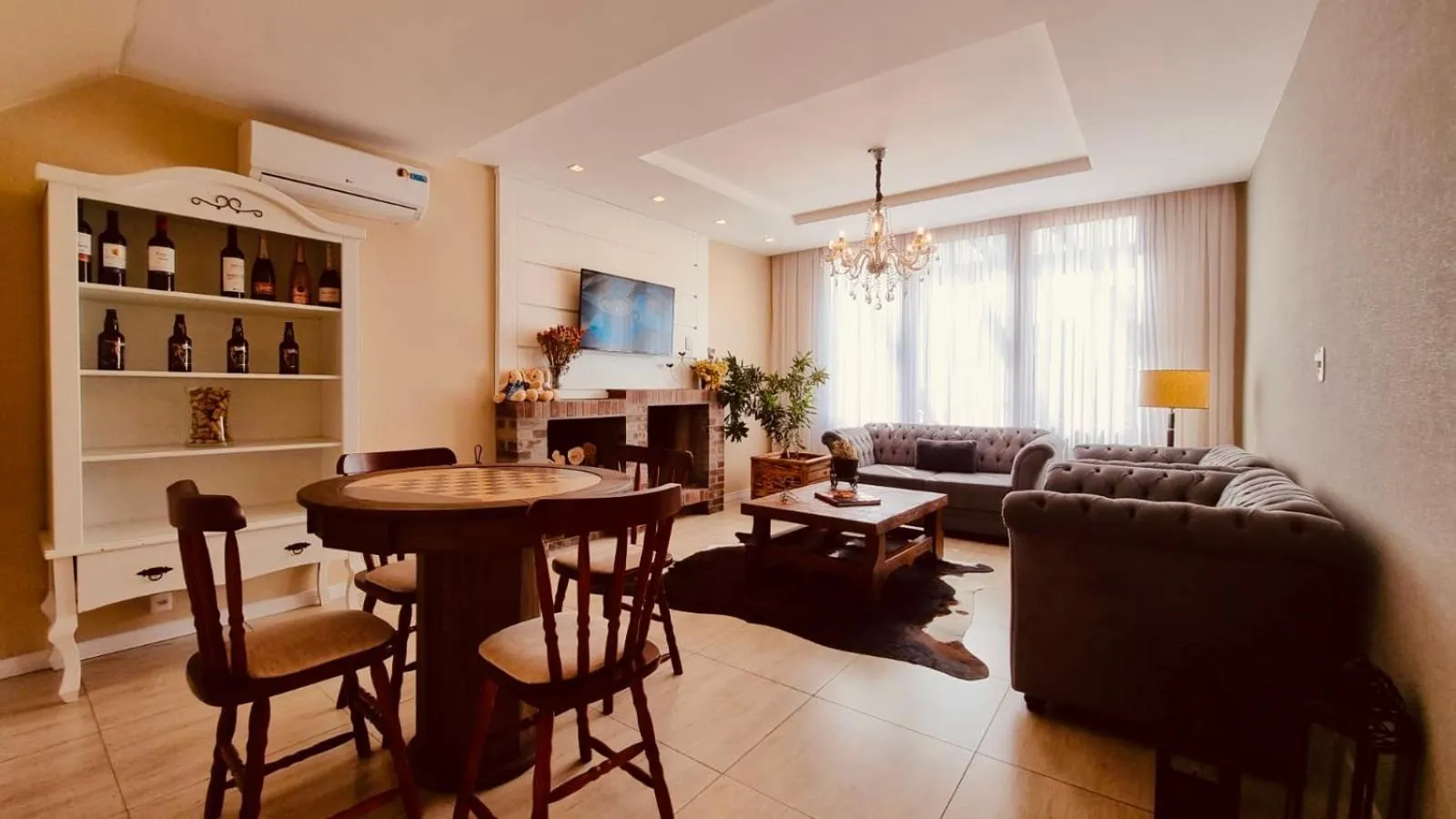 Communal lounge/ TV room in Pousada Quinta do Vale