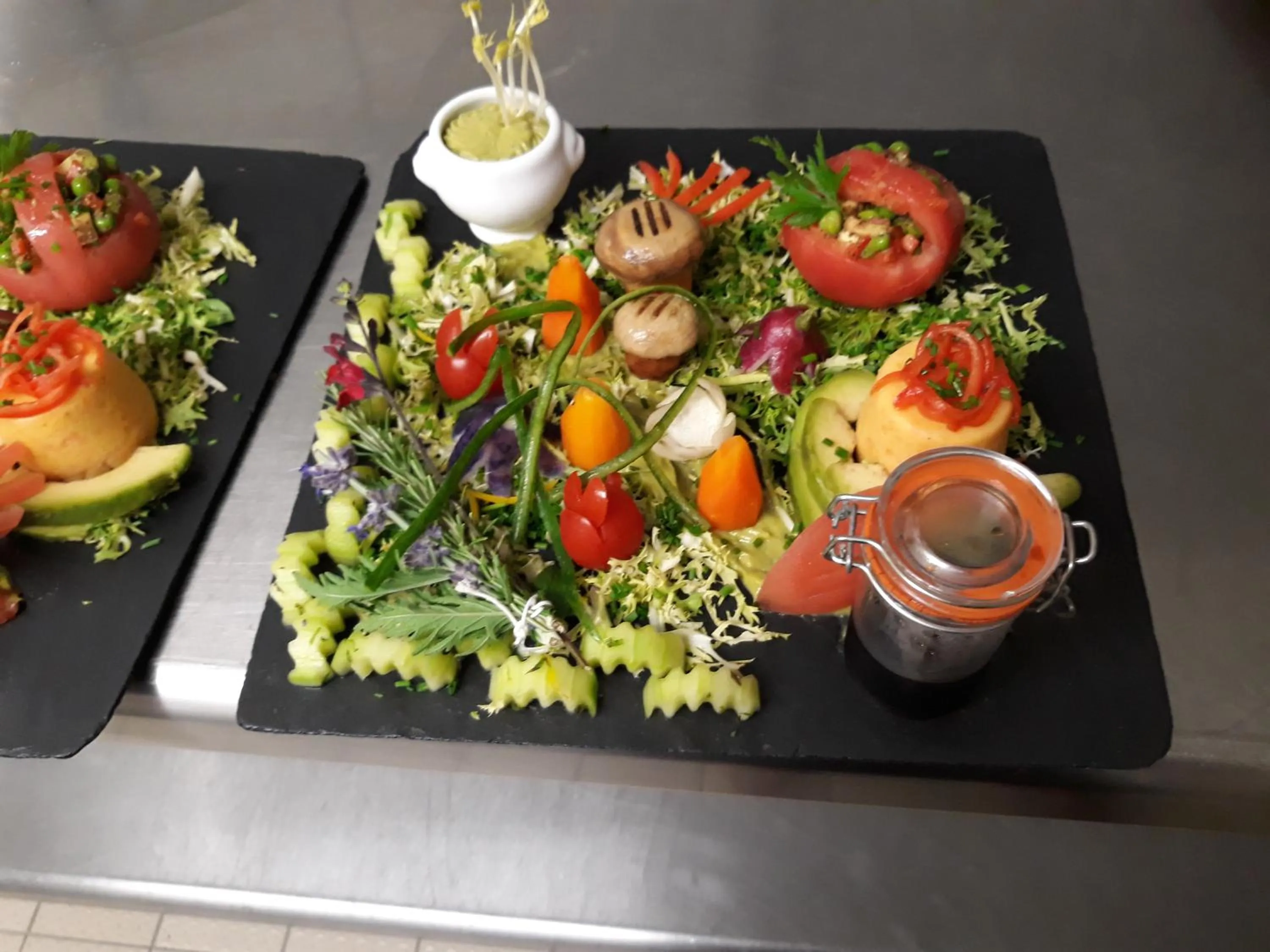 Restaurant/places to eat in Le Continental