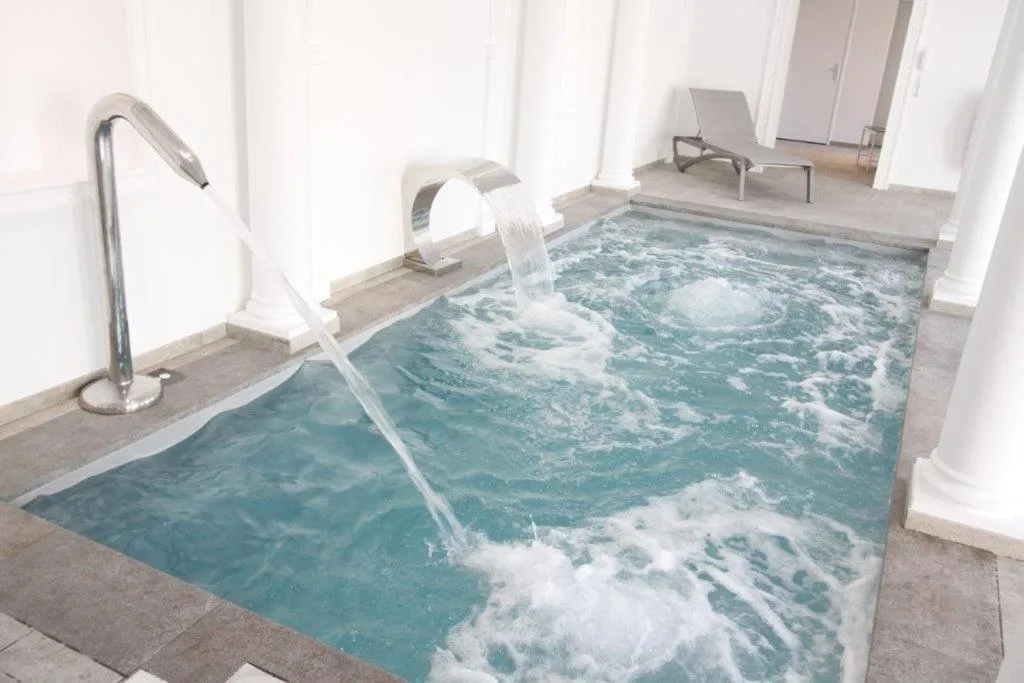 Hot Tub in Le Continental