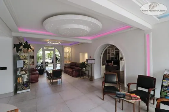 Facade/entrance in Le Continental