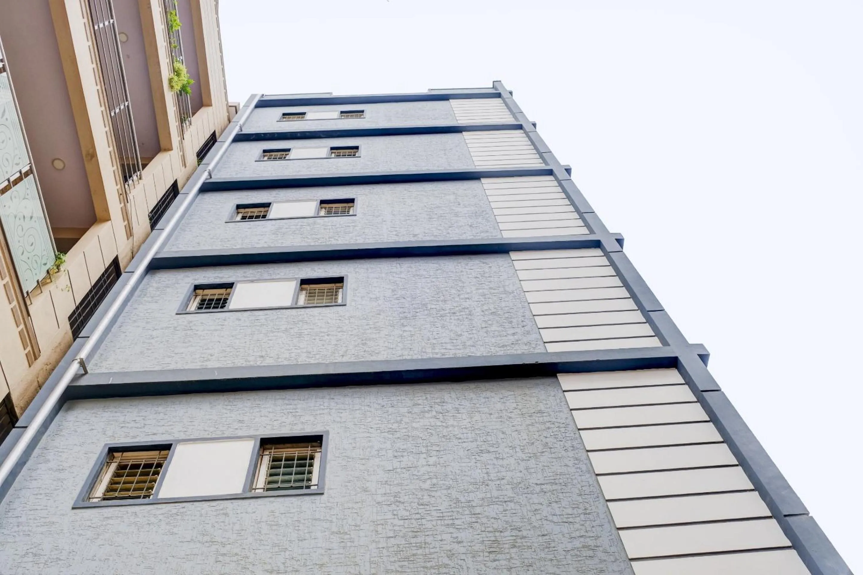 Facade/entrance in Hotel O Elite Lifestyle Red Rose Near 7d Voyage