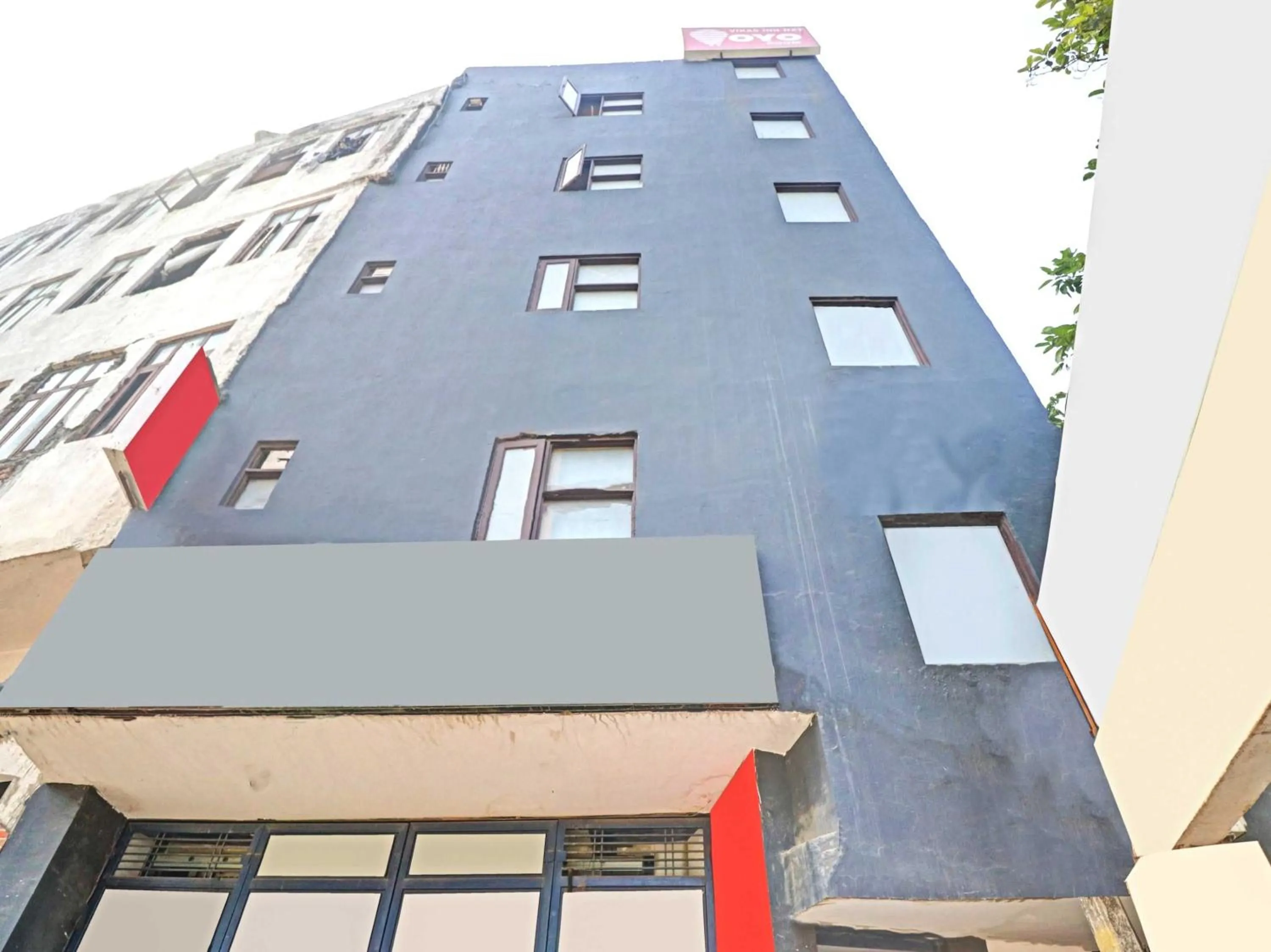 Facade/entrance in Hotel O Cherry Inn