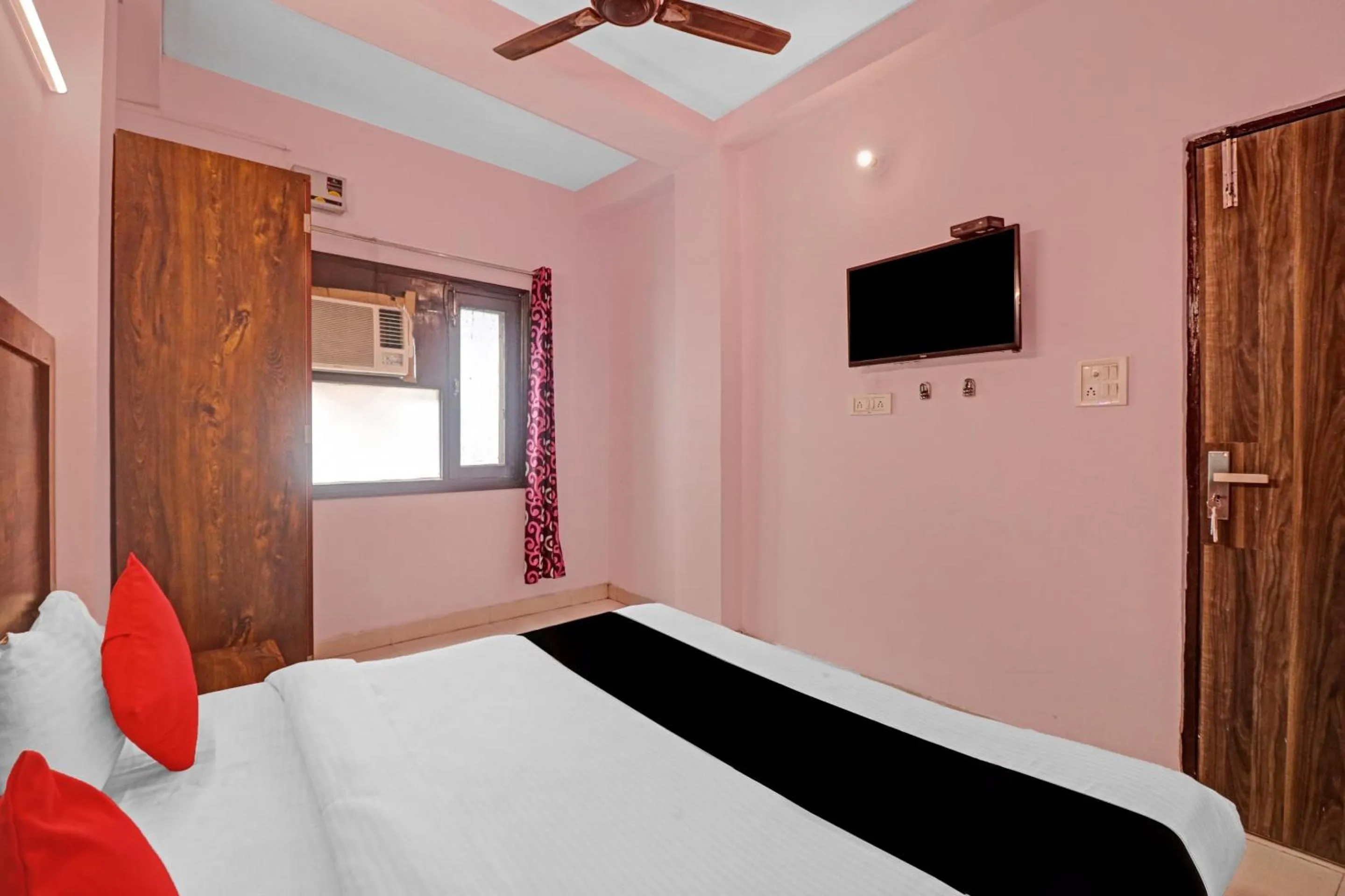 Bedroom, Bed in Hotel O Cherry Inn