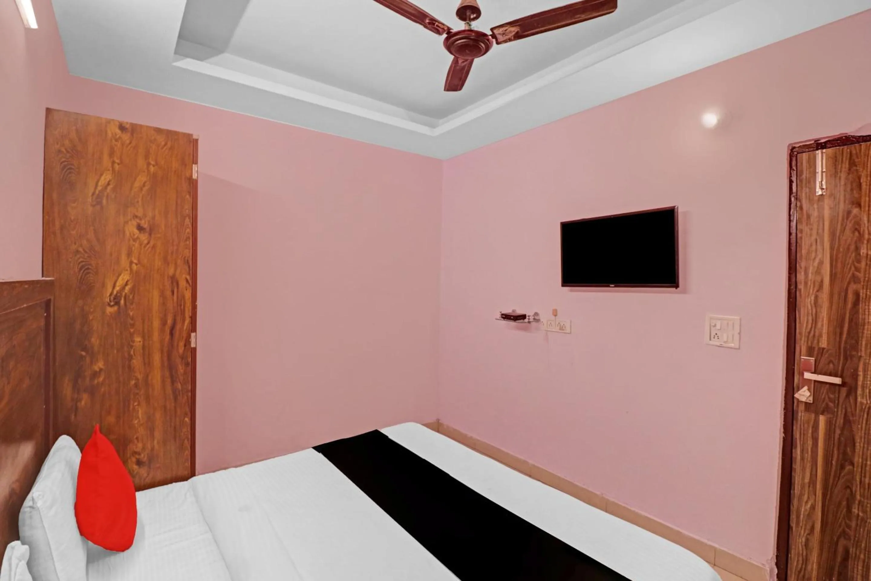 Bedroom, Bed in Hotel O Cherry Inn