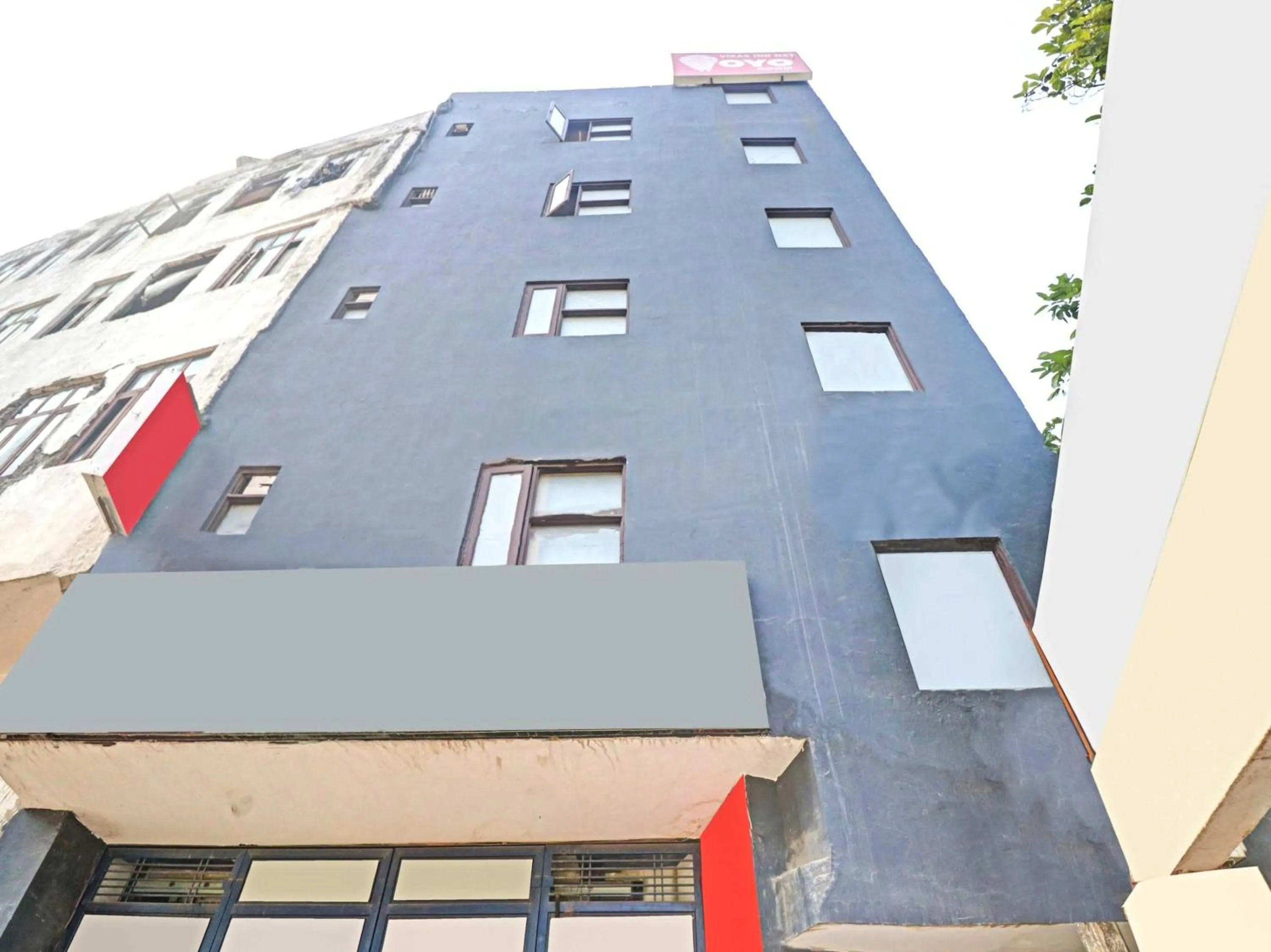 Facade/entrance in Hotel O Cherry Inn