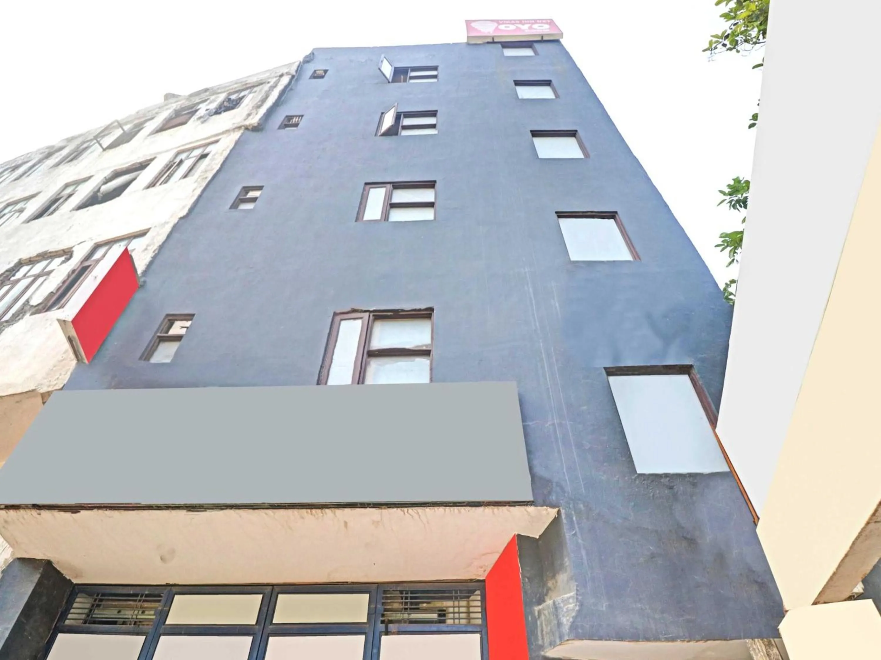 Facade/entrance in Hotel O Cherry Inn