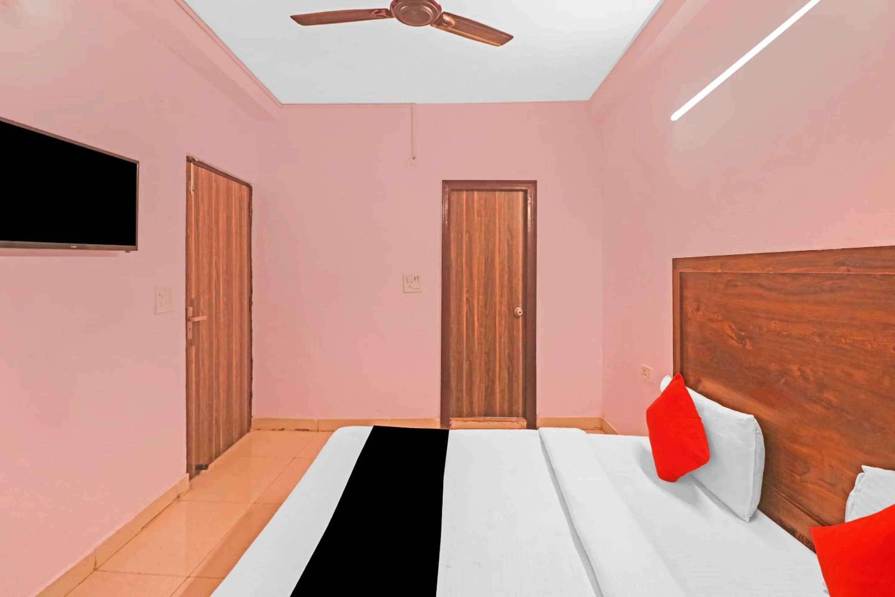 Bedroom, Bed in Hotel O Cherry Inn