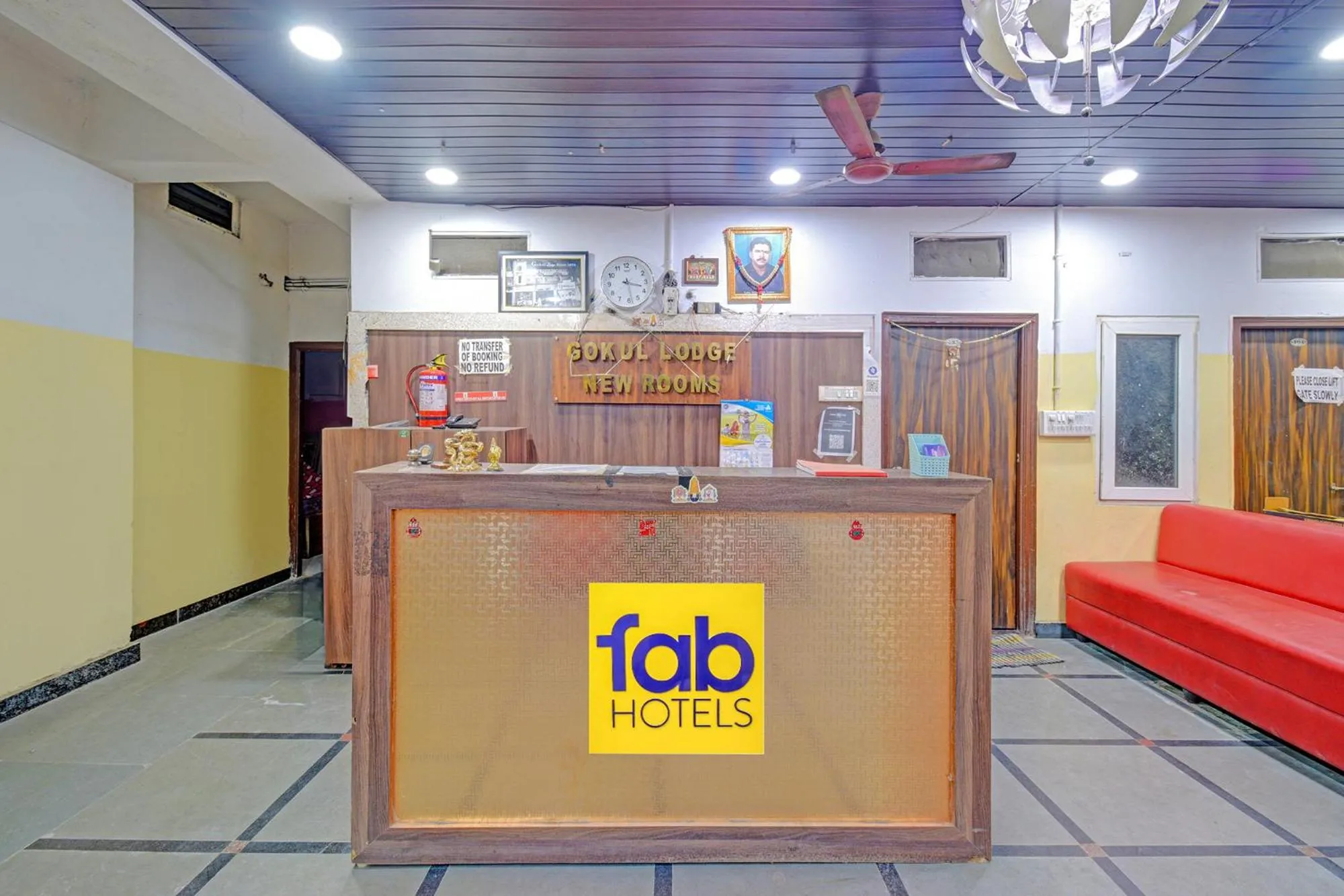 Lobby or reception in FabHotel Mohith Gokul