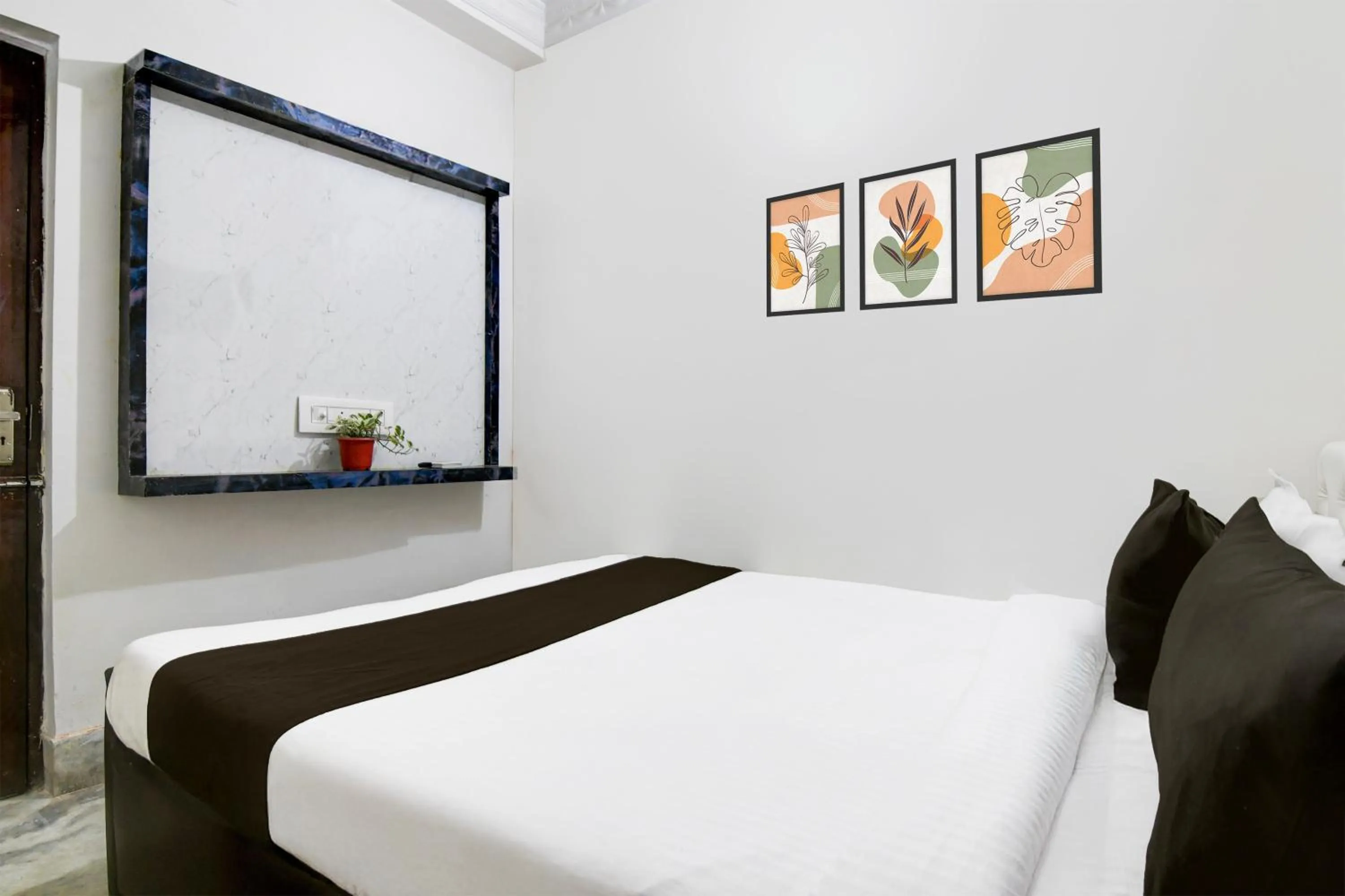 Bedroom in Super Hotel Continental Restuarant & Cafe