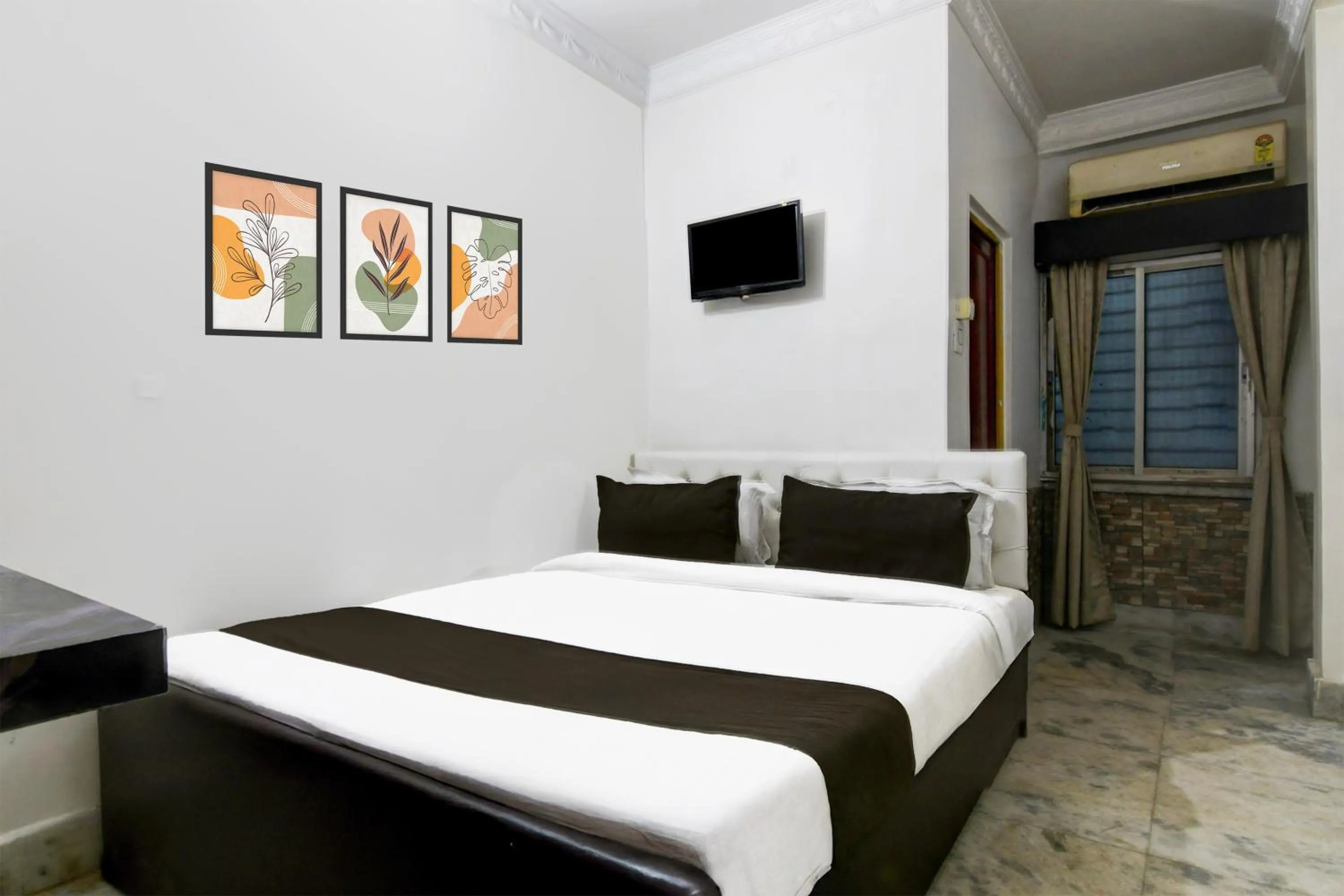 Bedroom in Super Hotel Continental Restuarant & Cafe